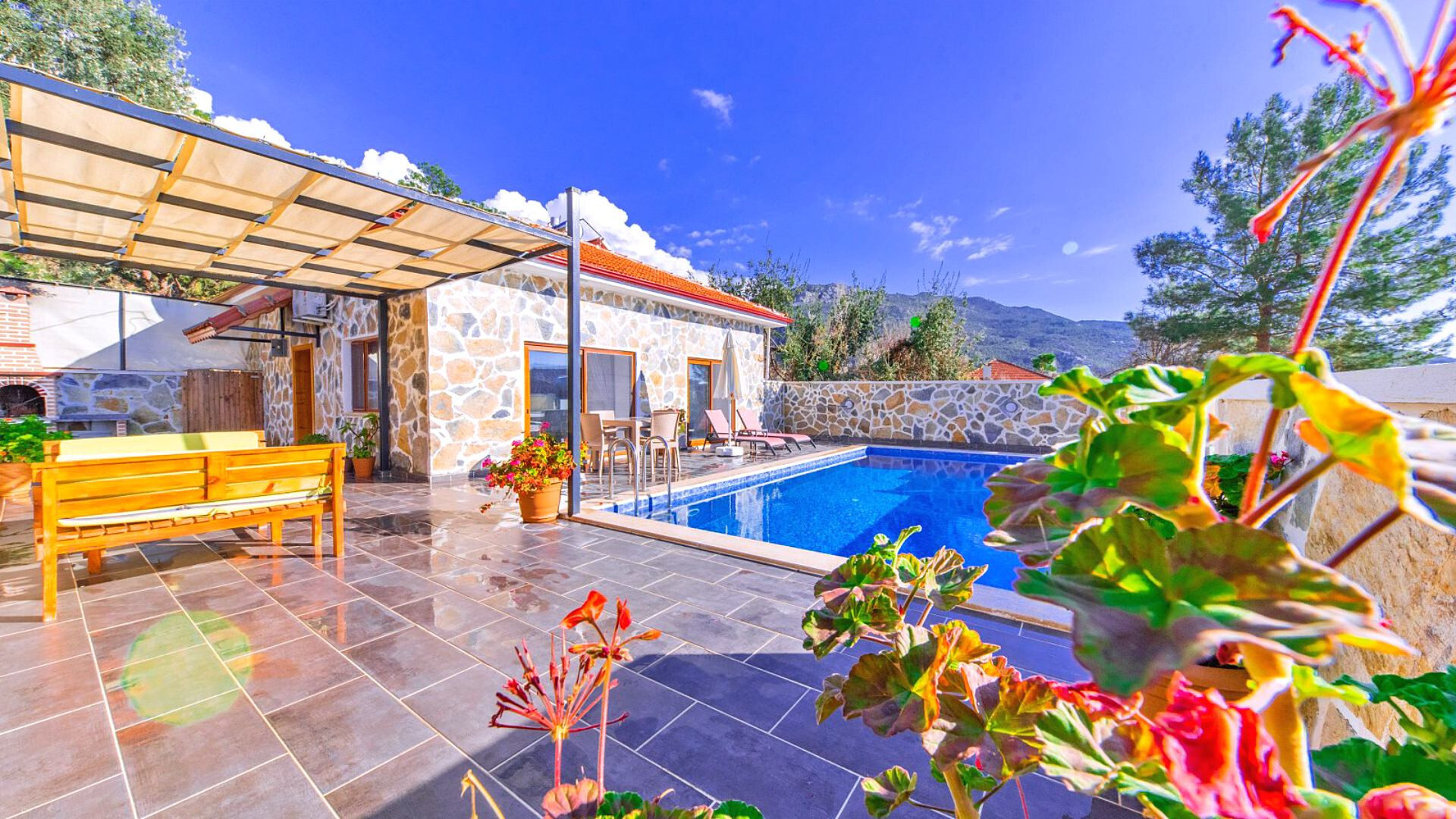 43181 Villa Booking
