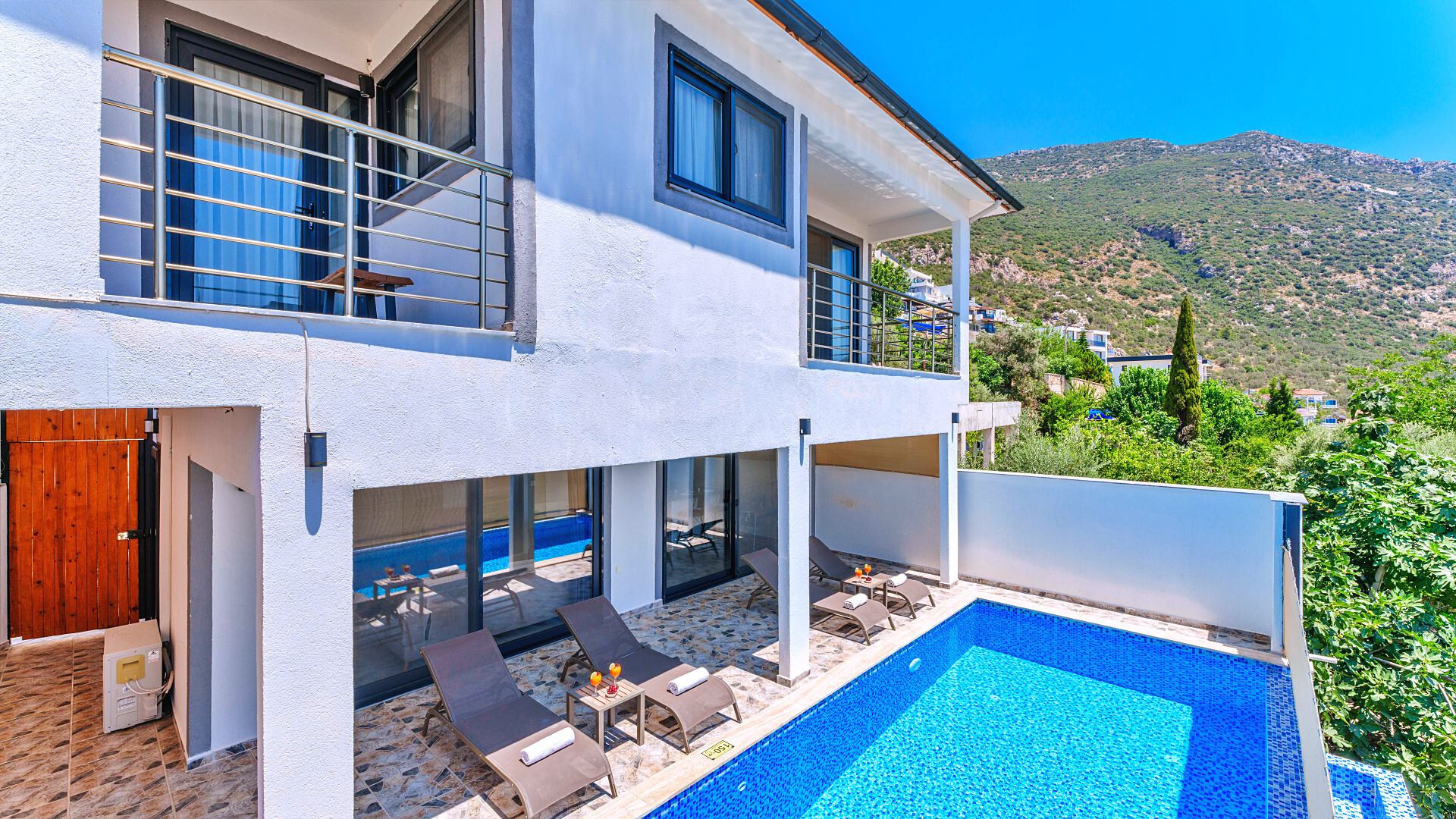 18849 Villa Booking