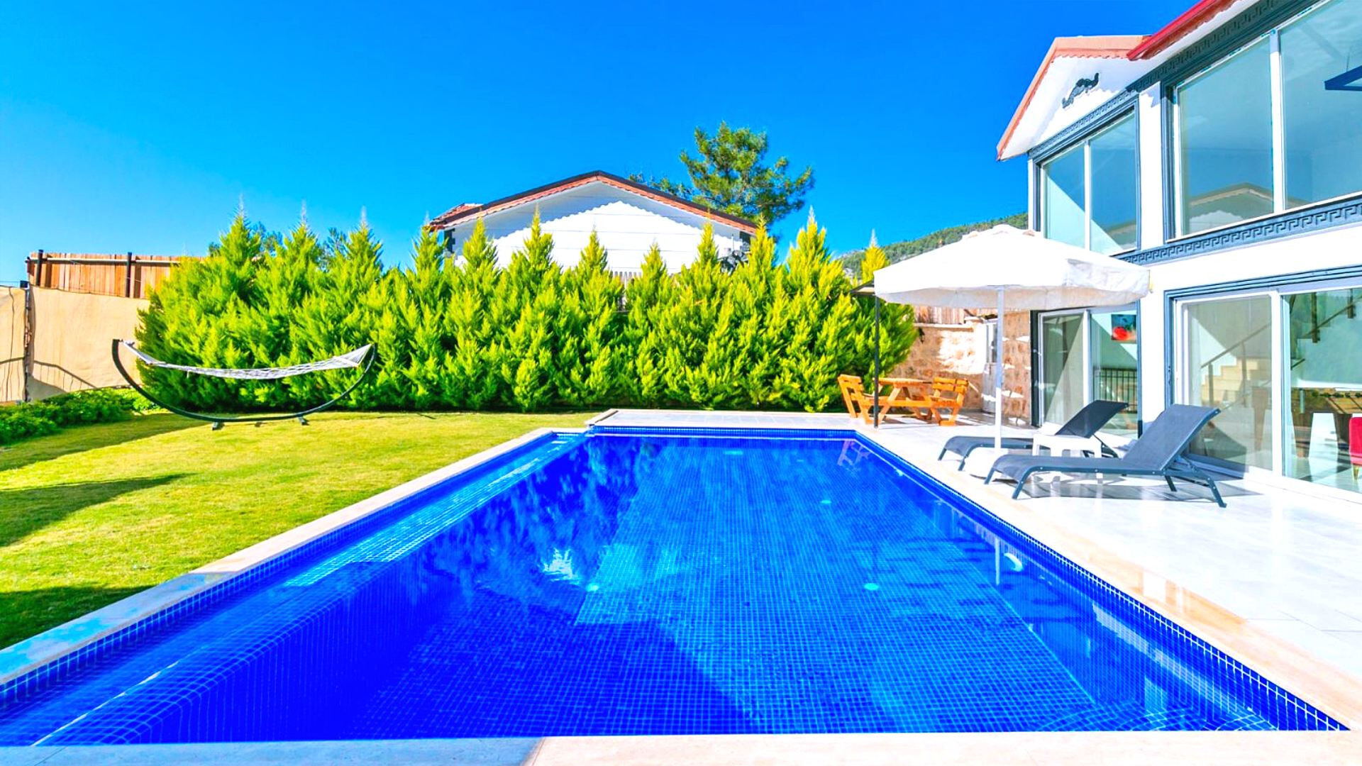 VBK30572 Villa Booking