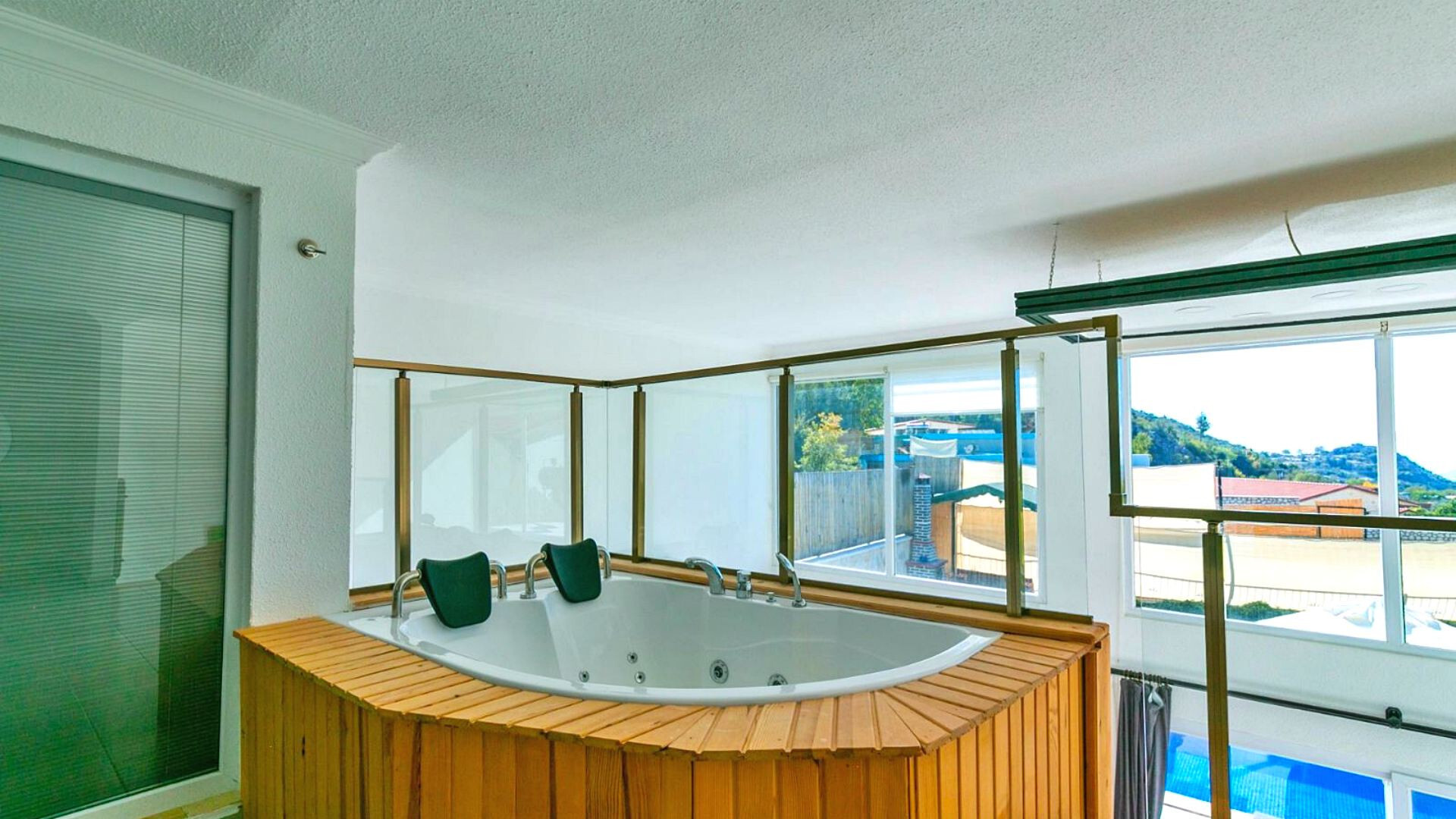 VBK30572 Villa Booking