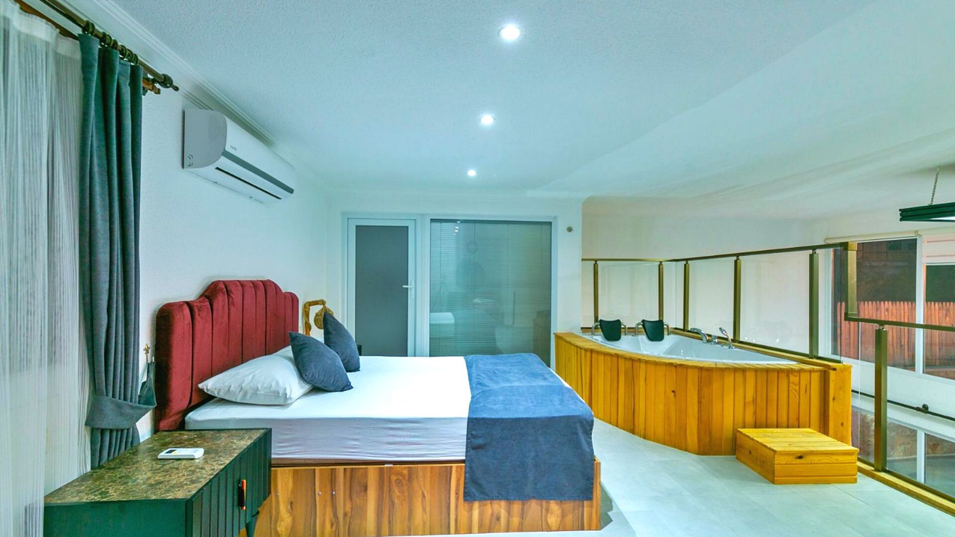 VBK30572 Villa Booking