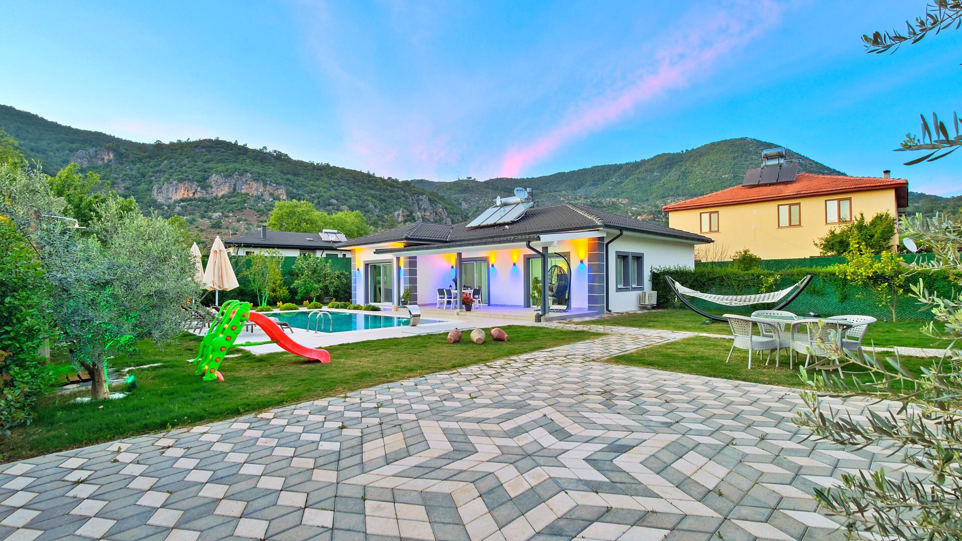 VBK70256 Villa Booking