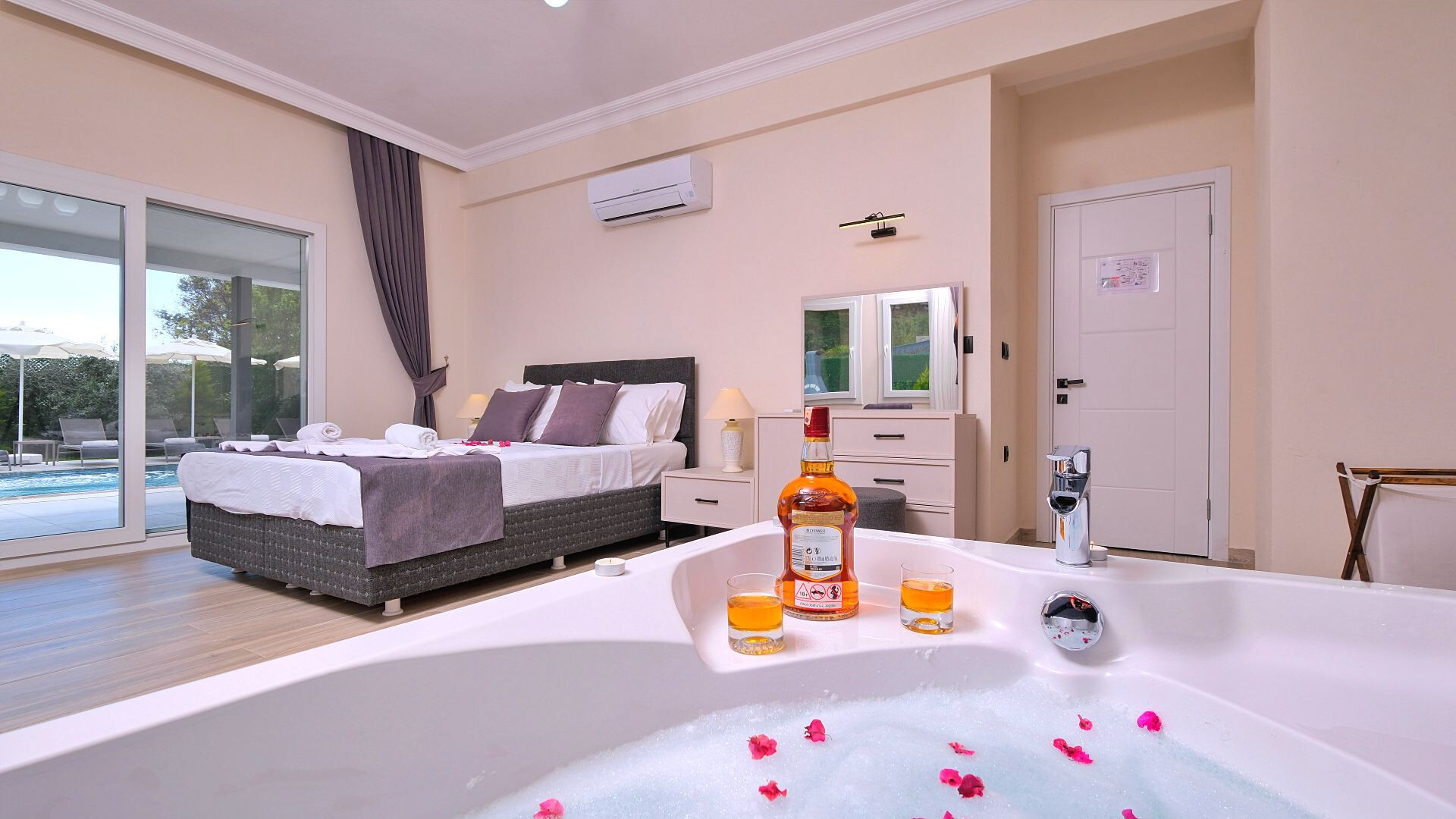 VBK70256 Villa Booking