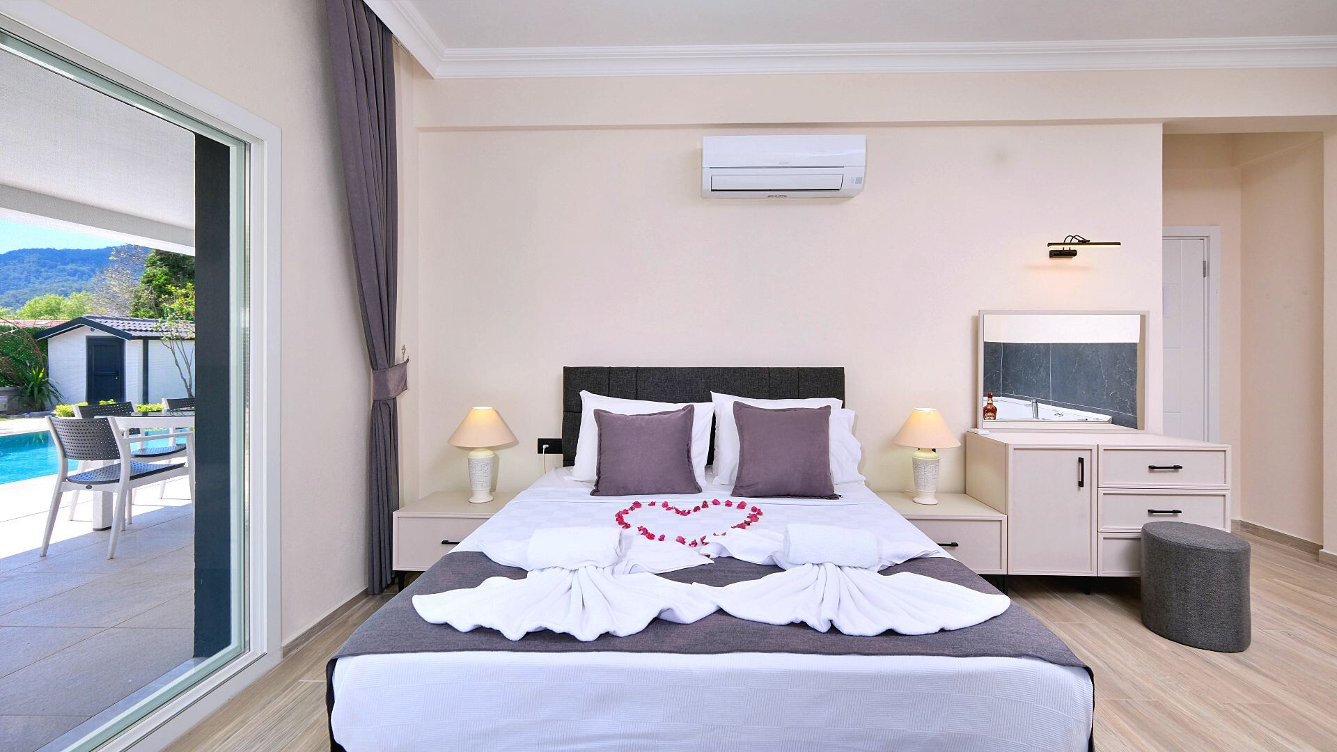 VBK70256 Villa Booking