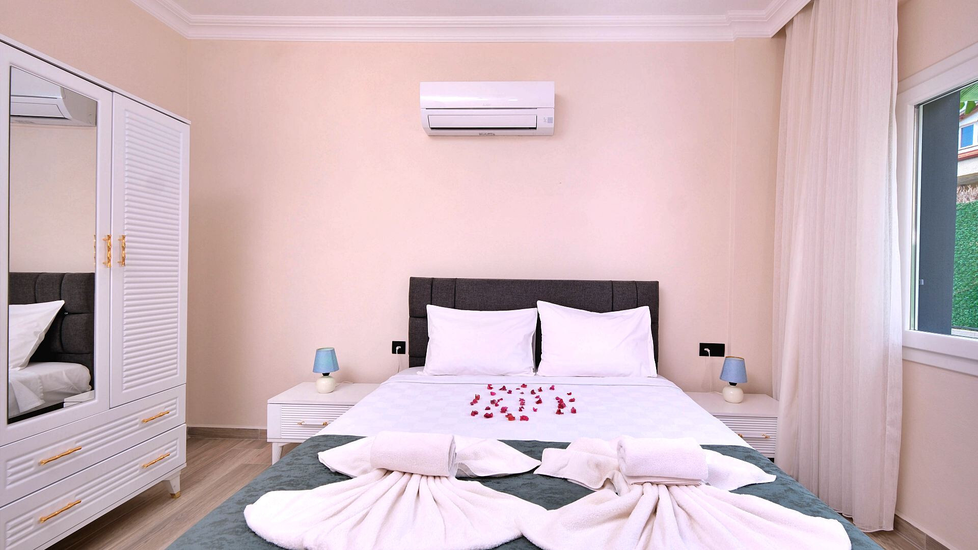 VBK70256 Villa Booking