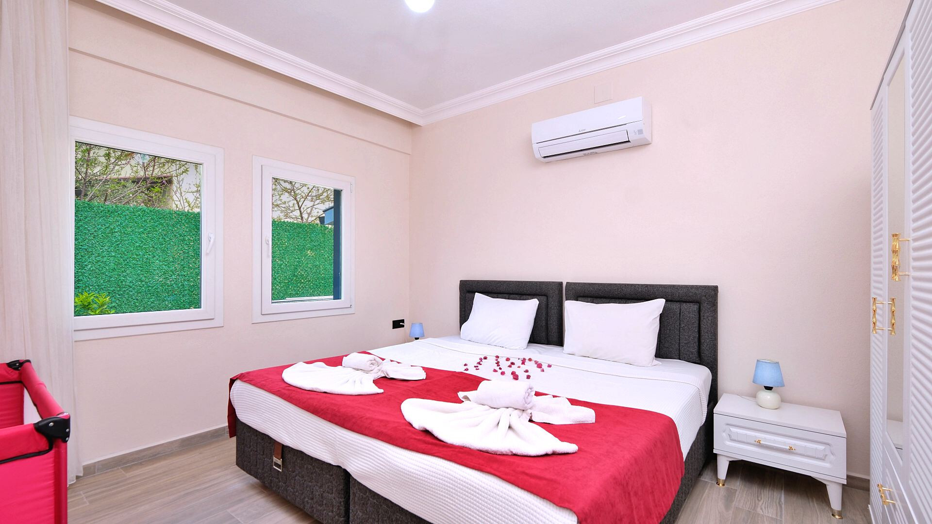 VBK70256 Villa Booking