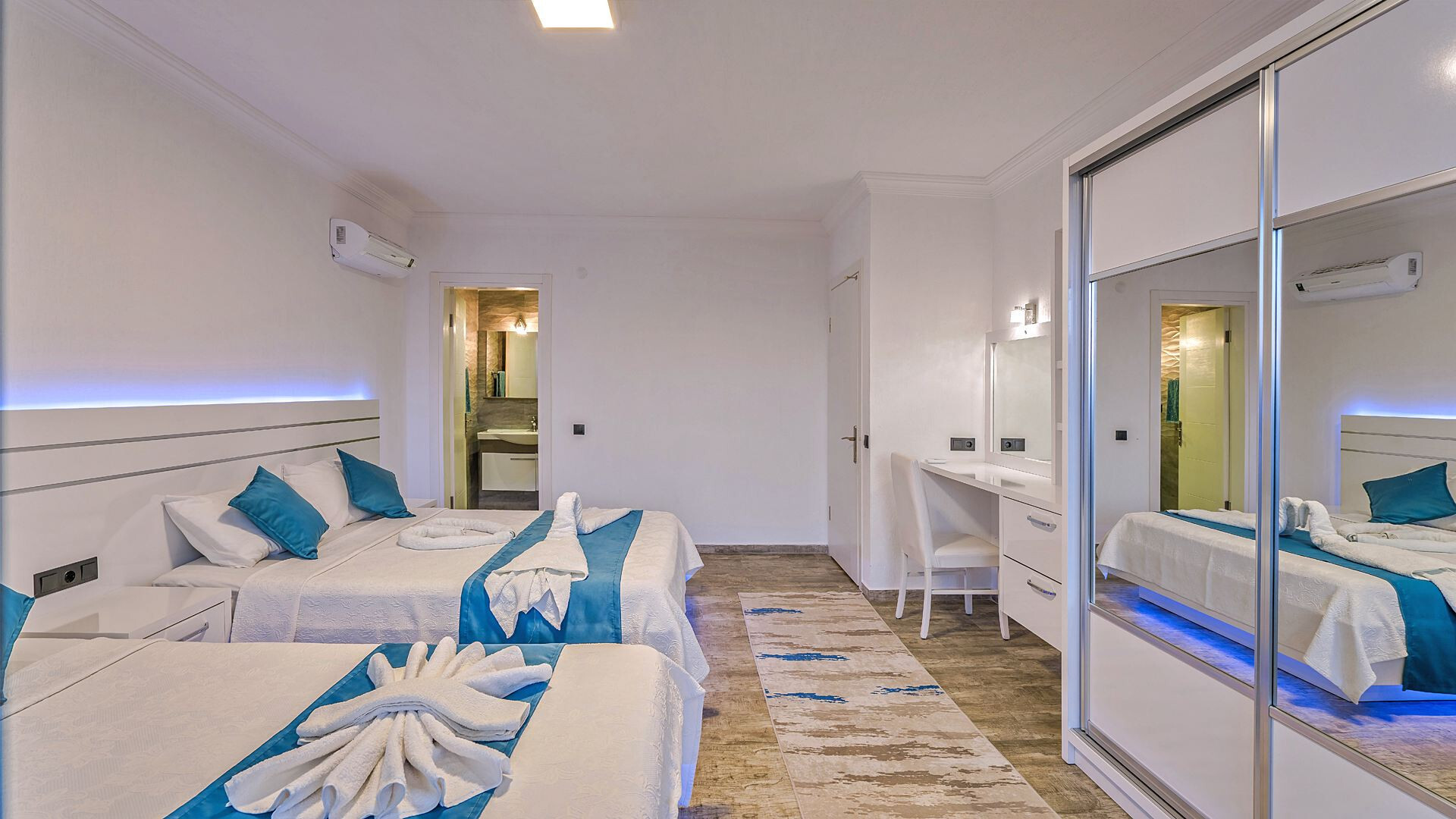 VBK51735 Villa Booking