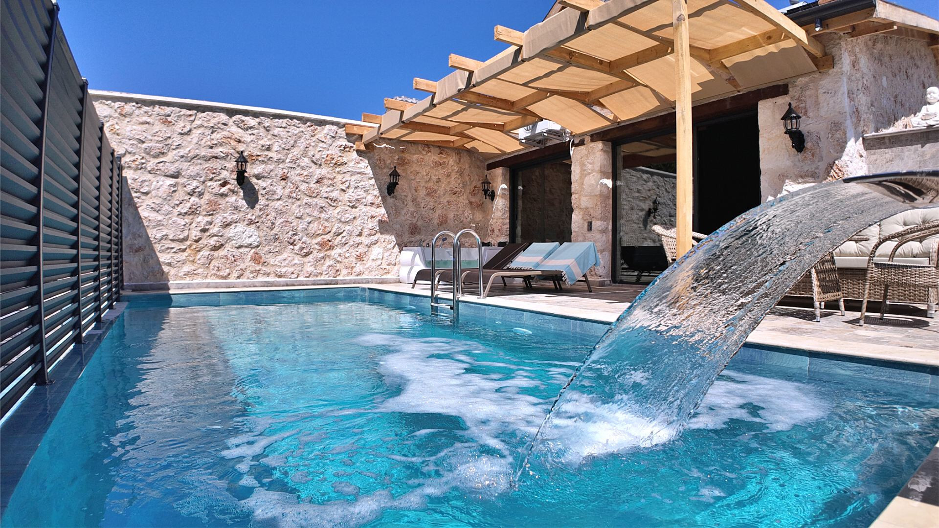 VBK41887 Villa Booking