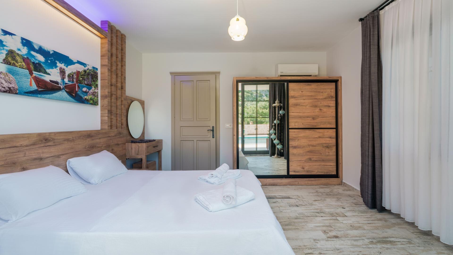 VBK20267 Villa Booking