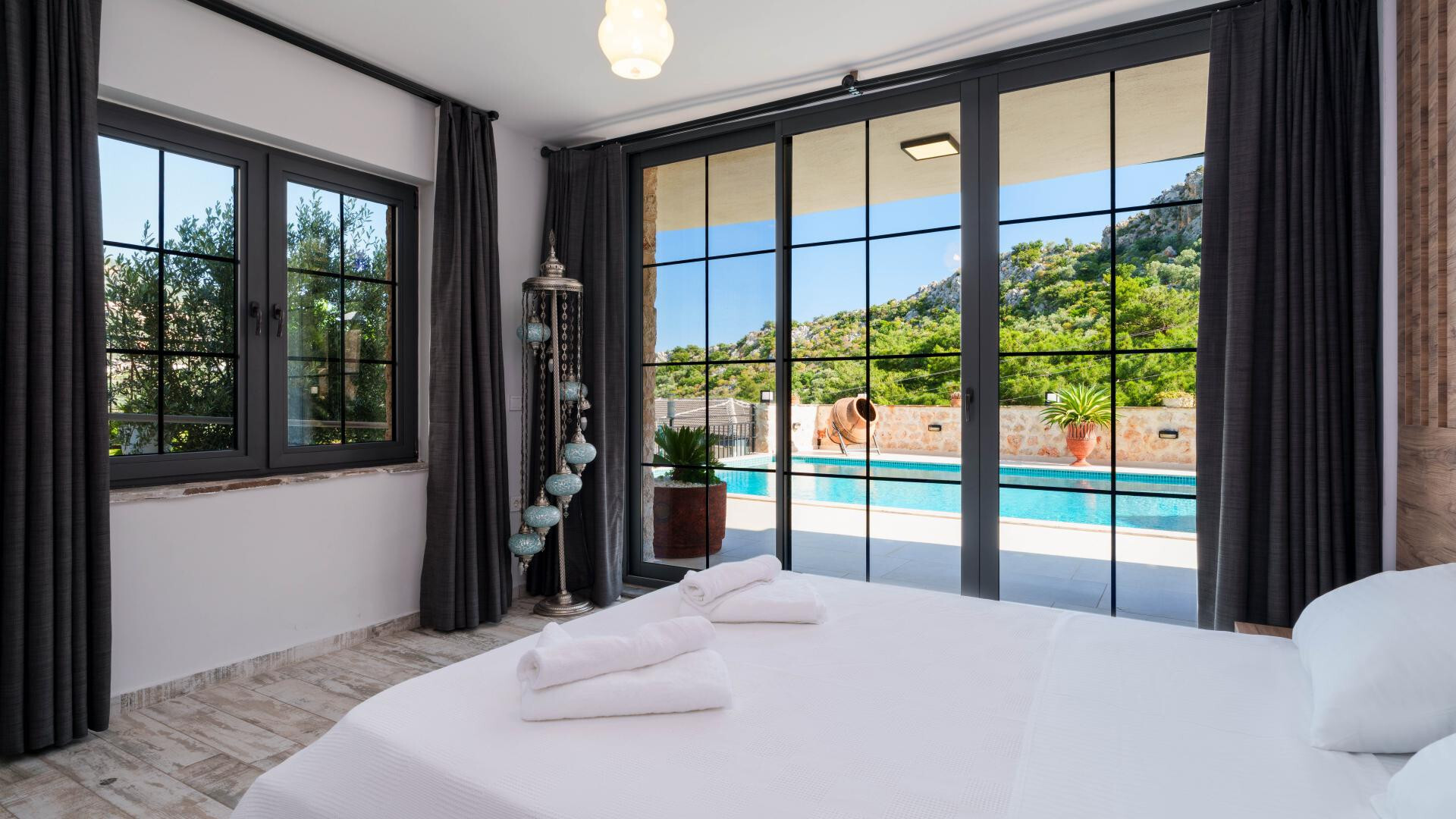 VBK20267 Villa Booking