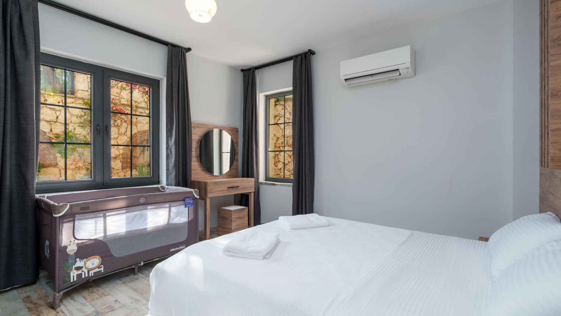 VBK20267 Villa Booking