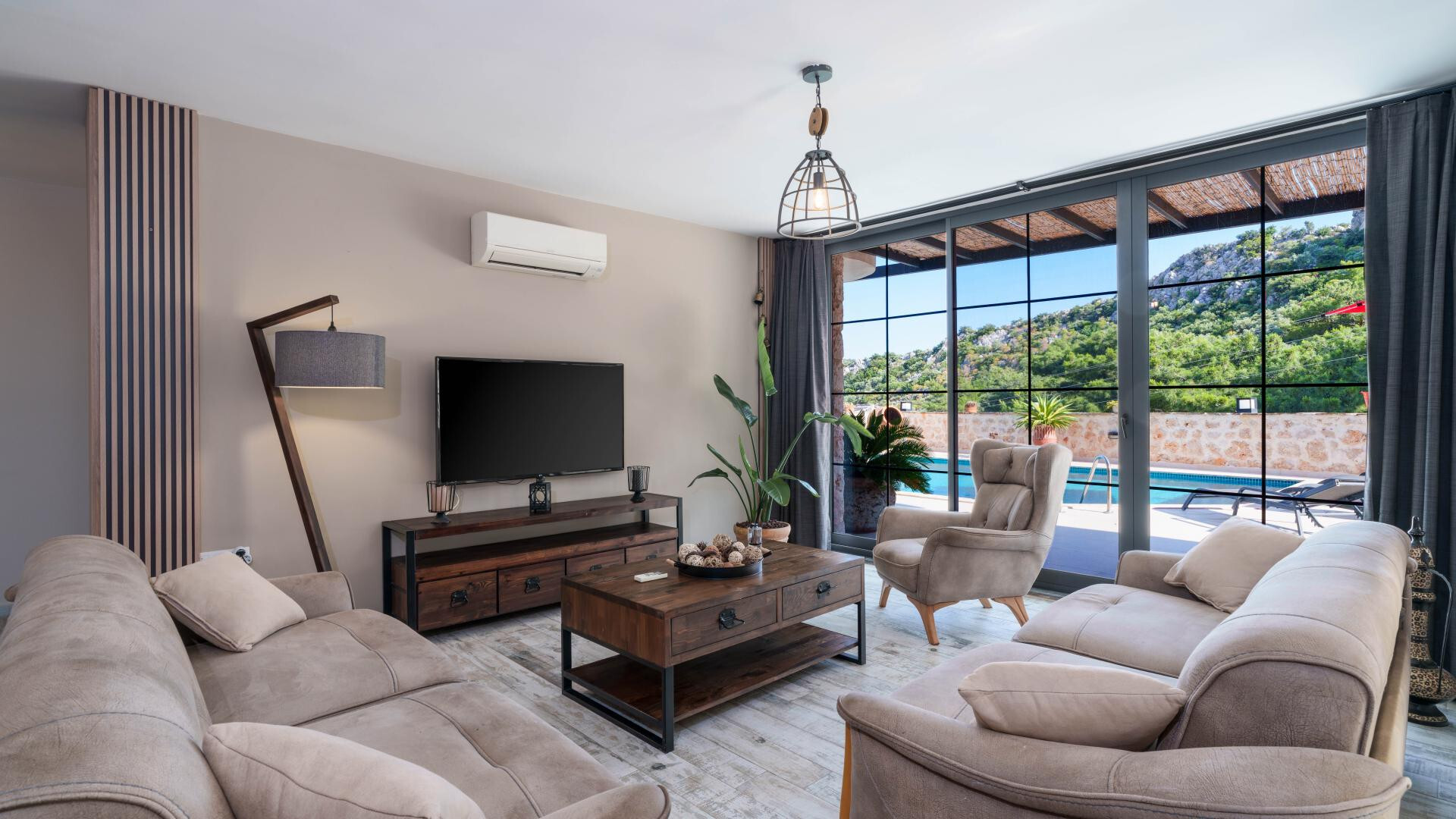 VBK20267 Villa Booking