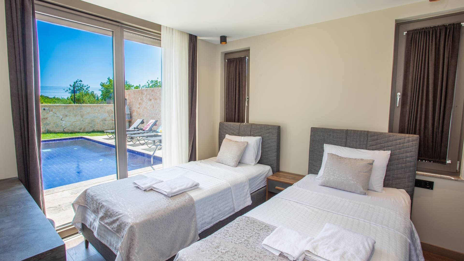 VBK10714 Villa Booking