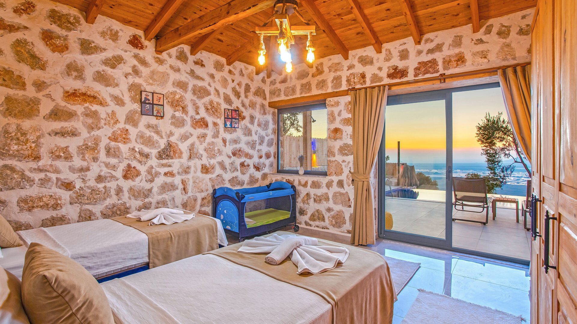 VBK15390 Villa Booking