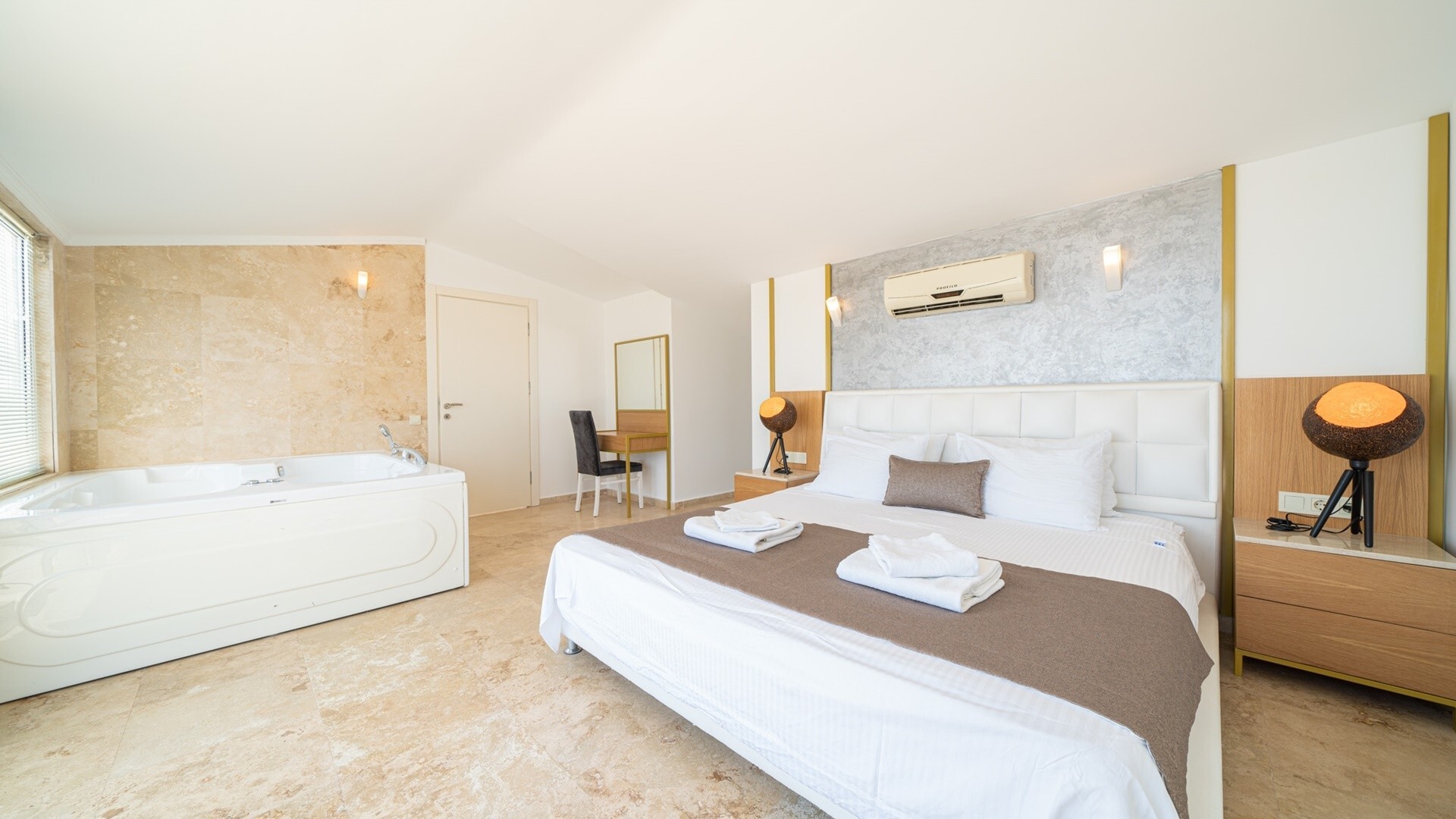 VBK80150 Villa Booking