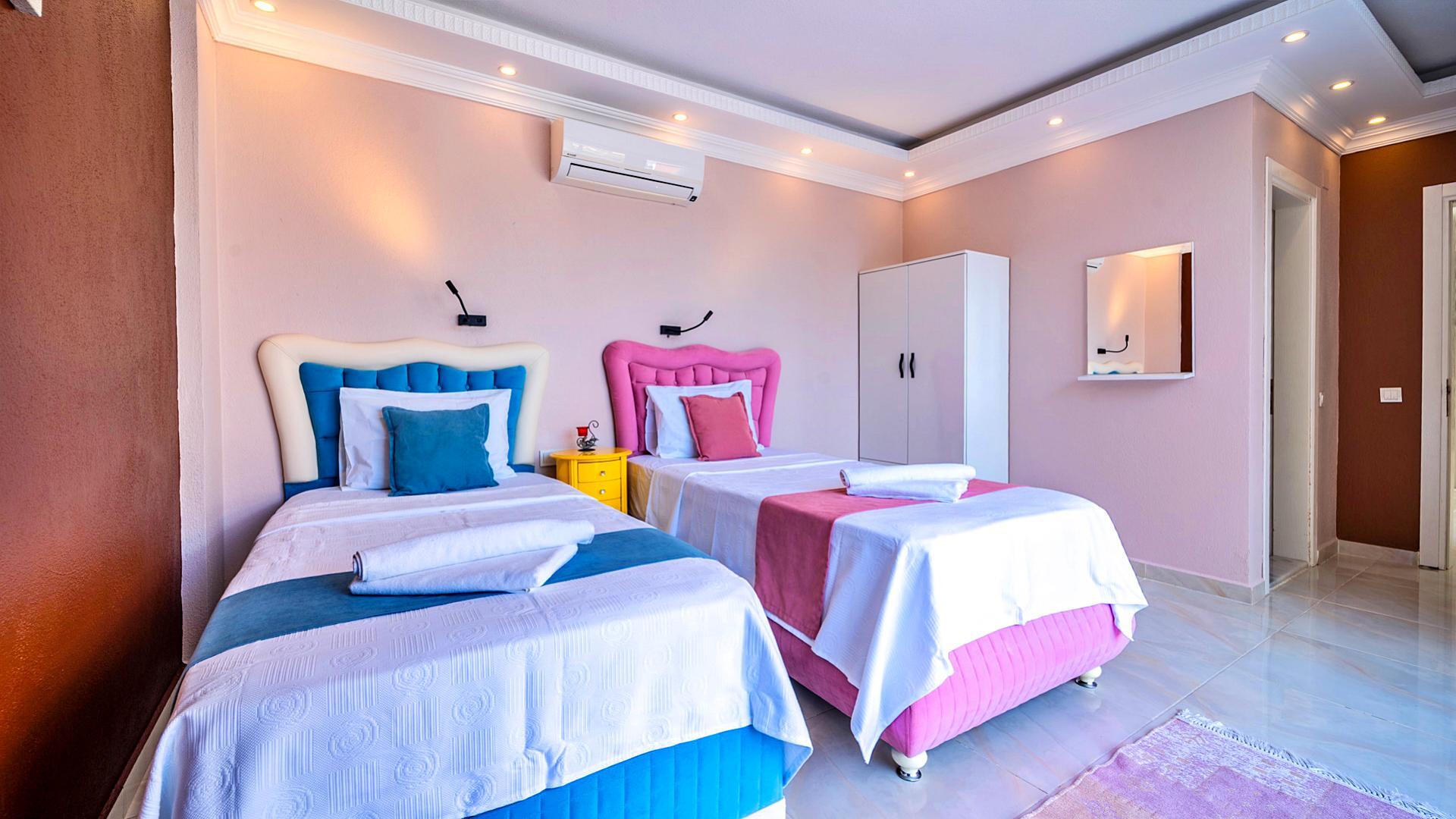 VBK54537 Villa Booking