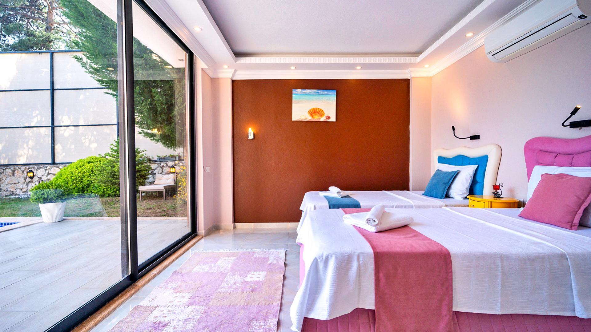 VBK54537 Villa Booking