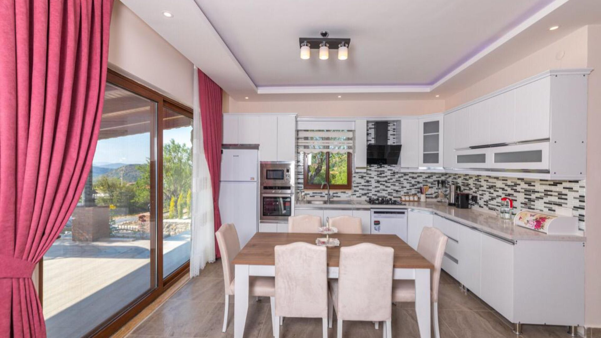VBK90021 Villa Booking