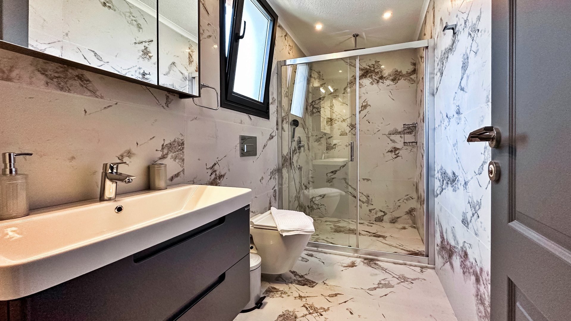 VBK87748 Villa Booking