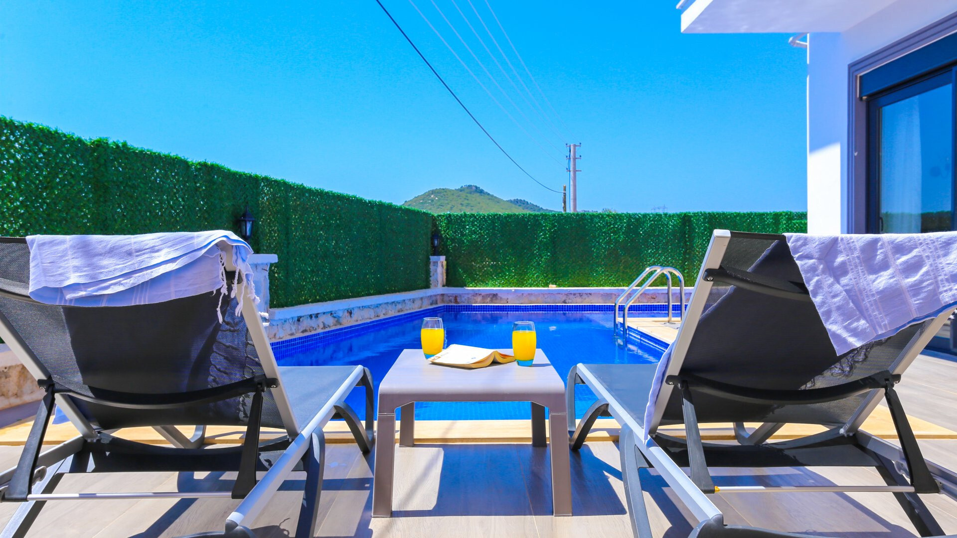 VBK24375 Villa Booking