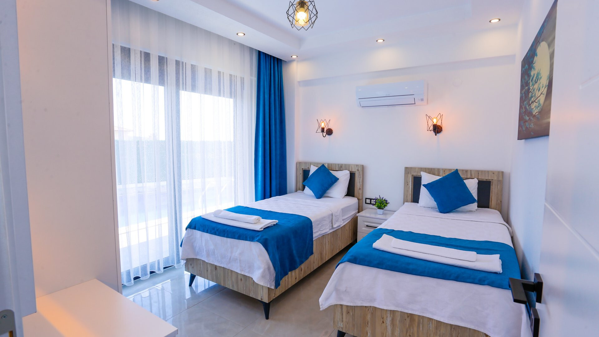 VBK24375 Villa Booking