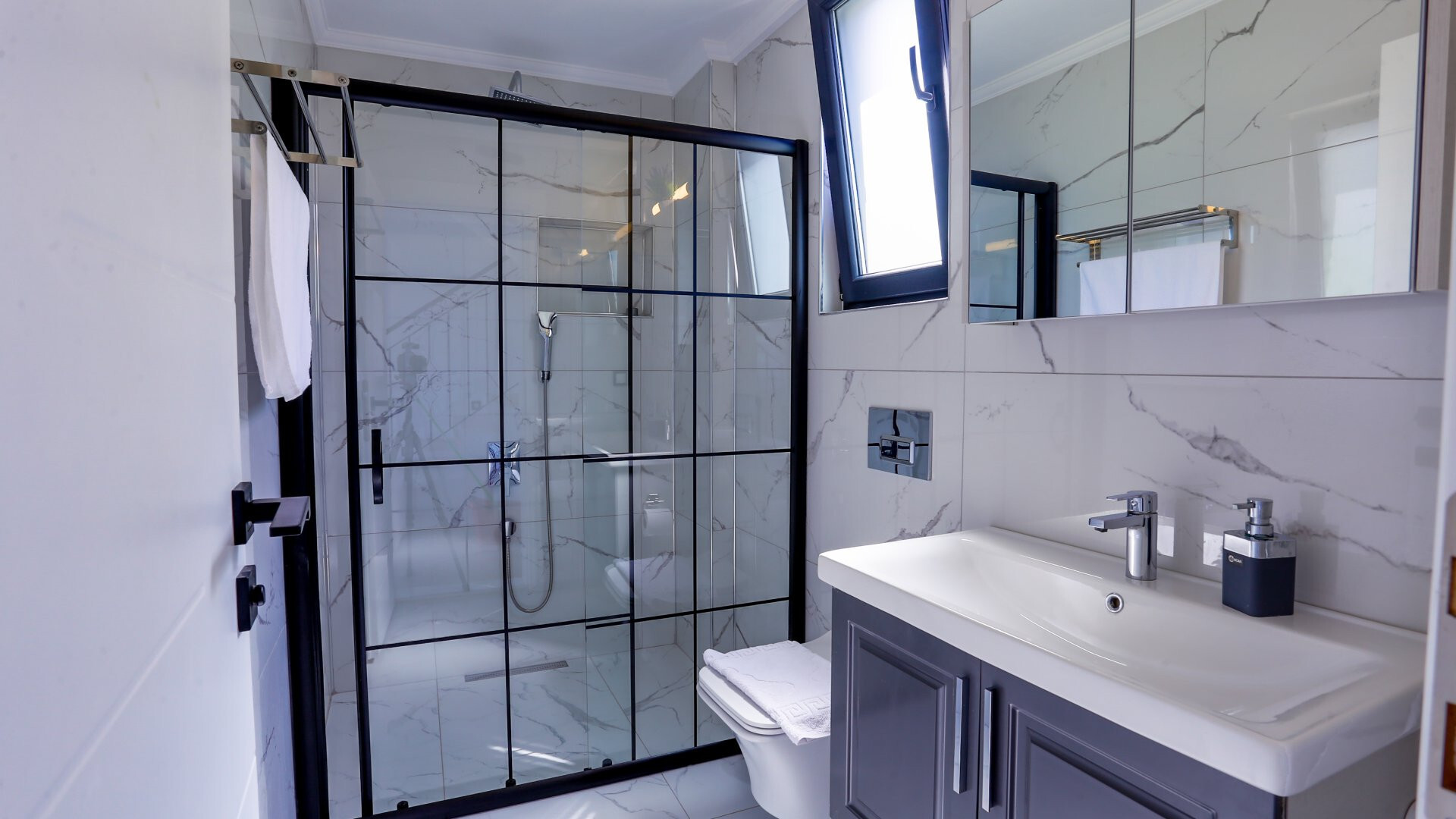 VBK24375 Villa Booking