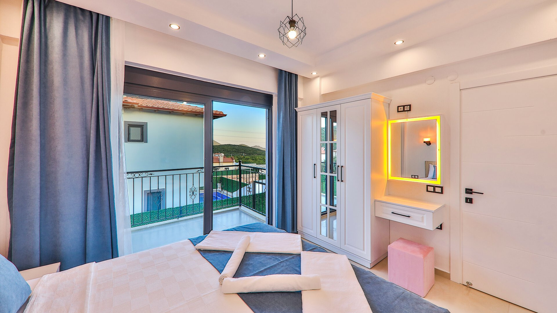 VBK40674 Villa Booking