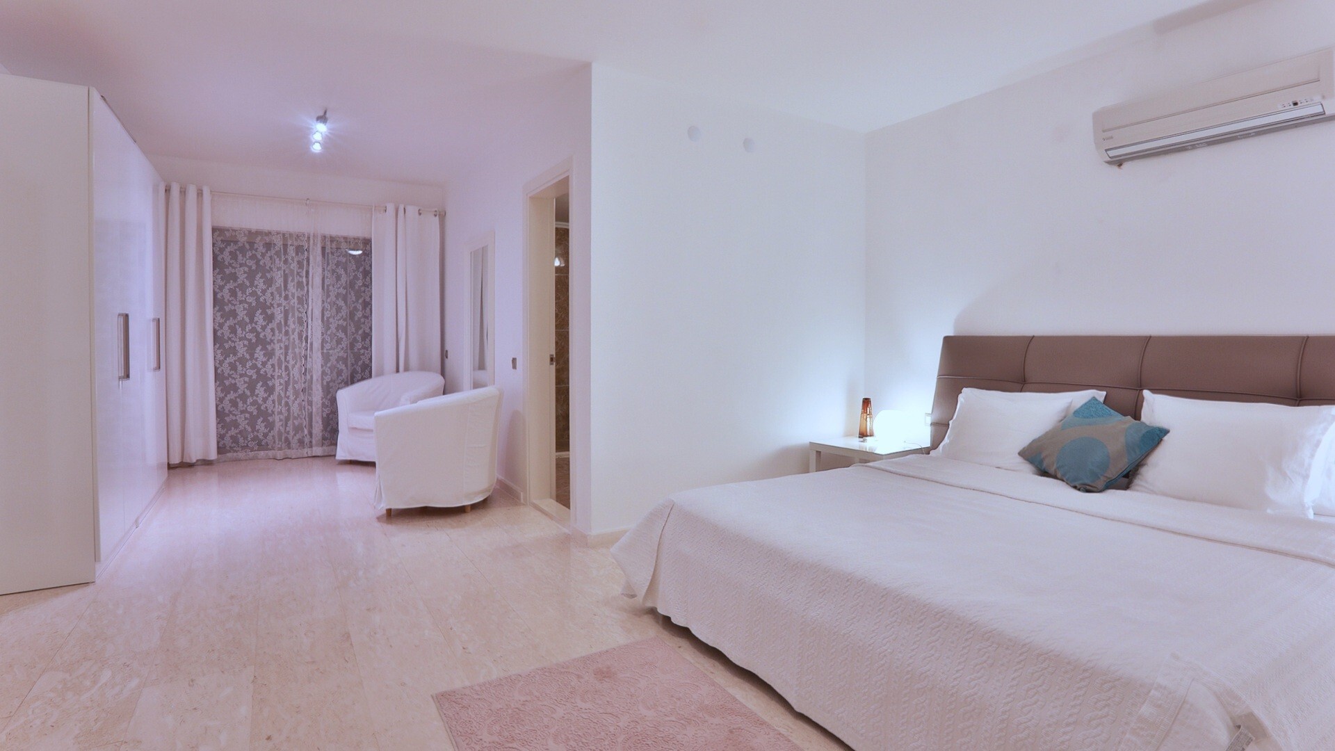 VBK82967 Villa Booking