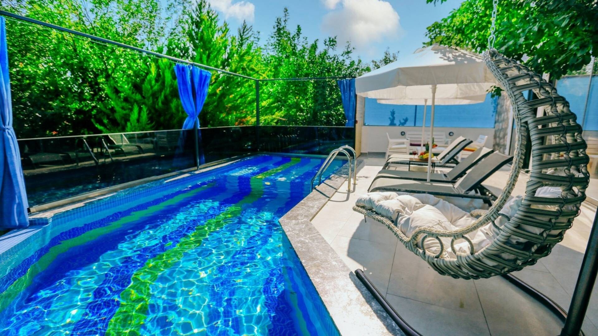 13088 Villa Booking