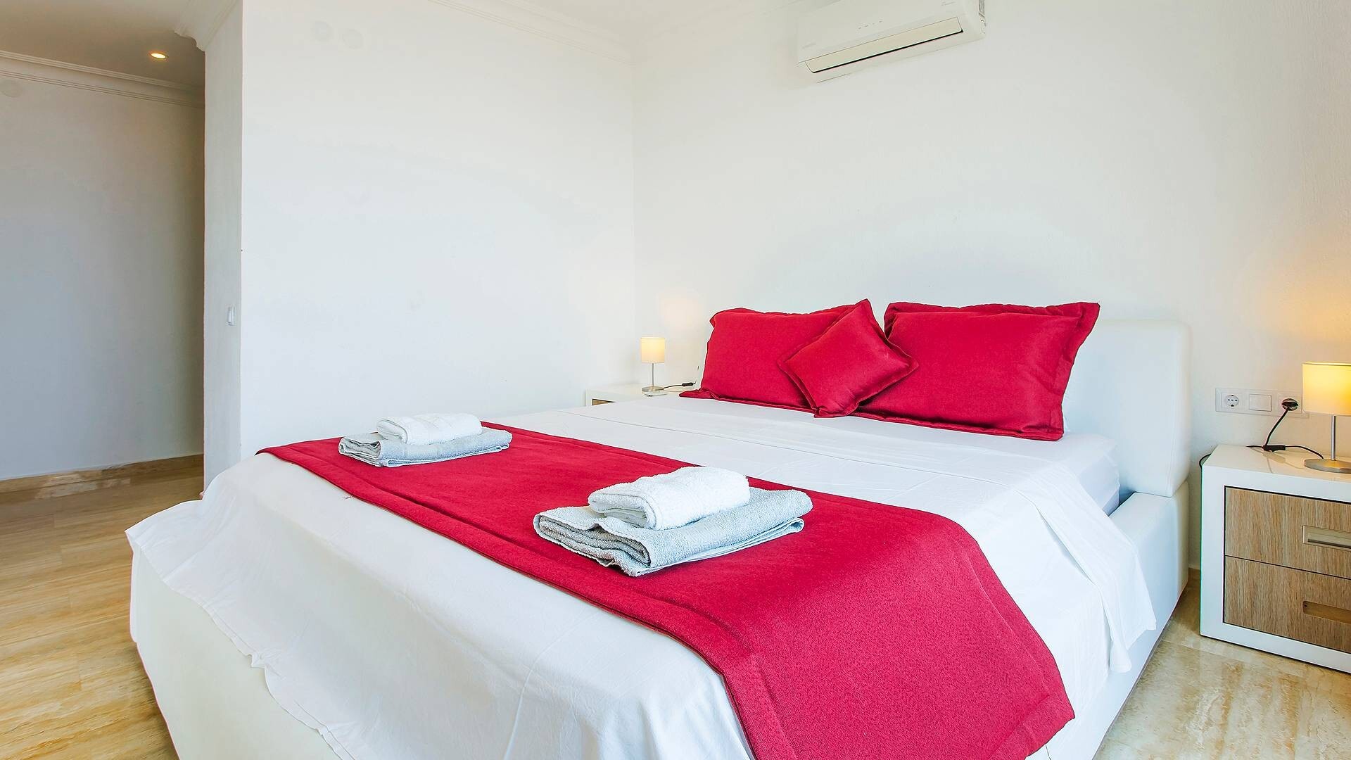 VBK98026 Villa Booking