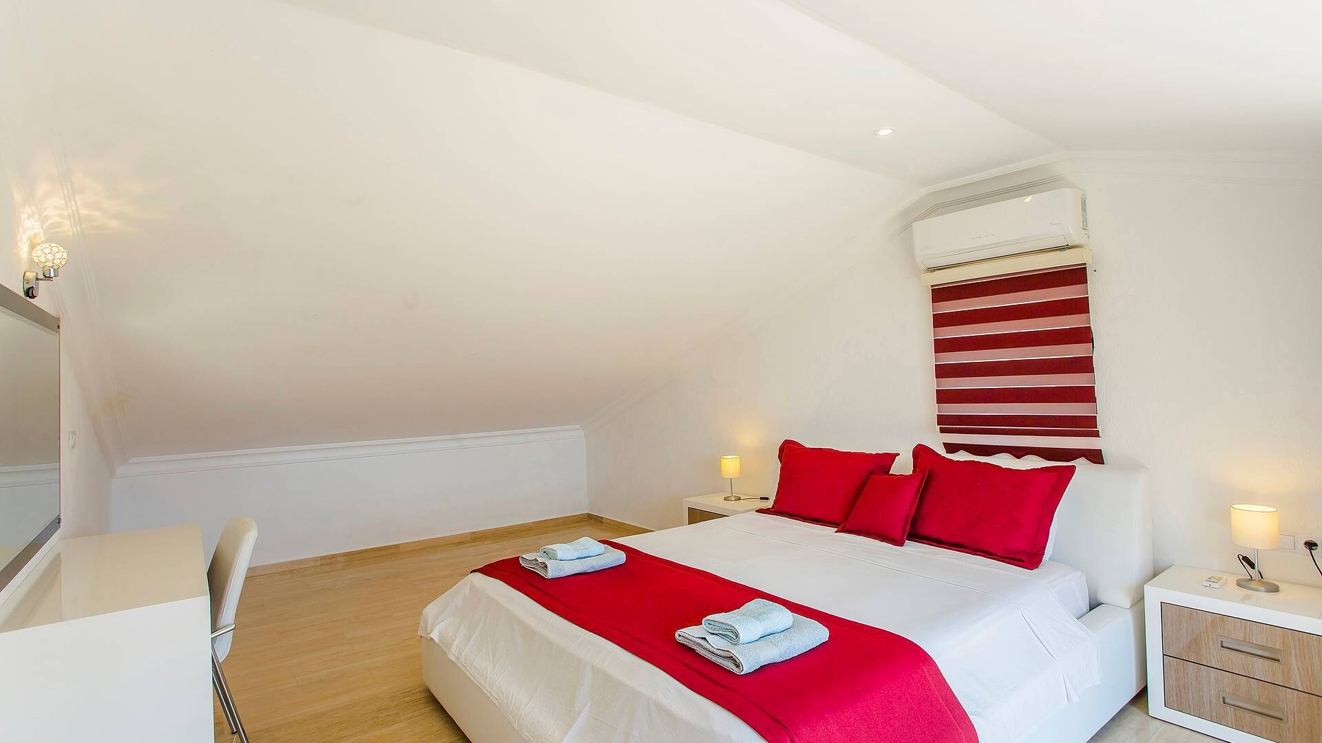 VBK98026 Villa Booking