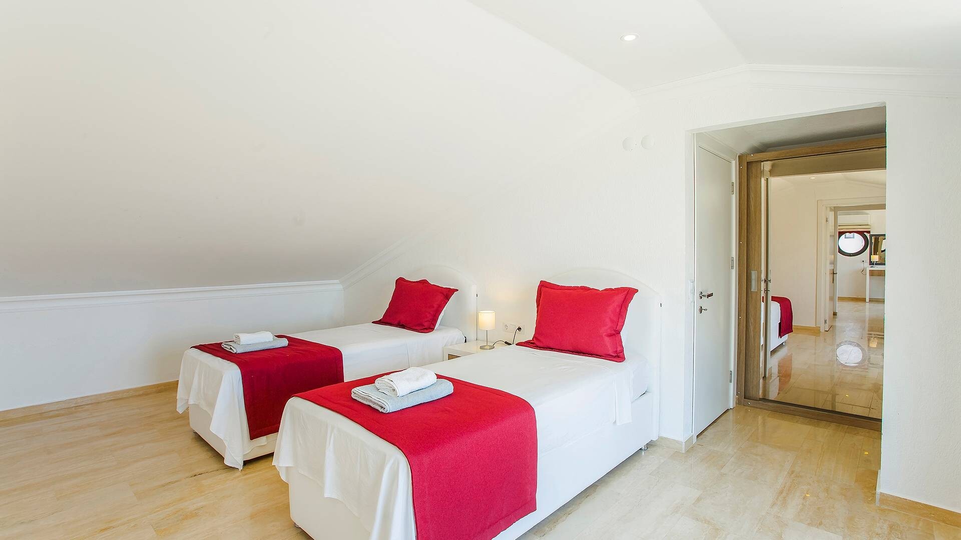 VBK98026 Villa Booking