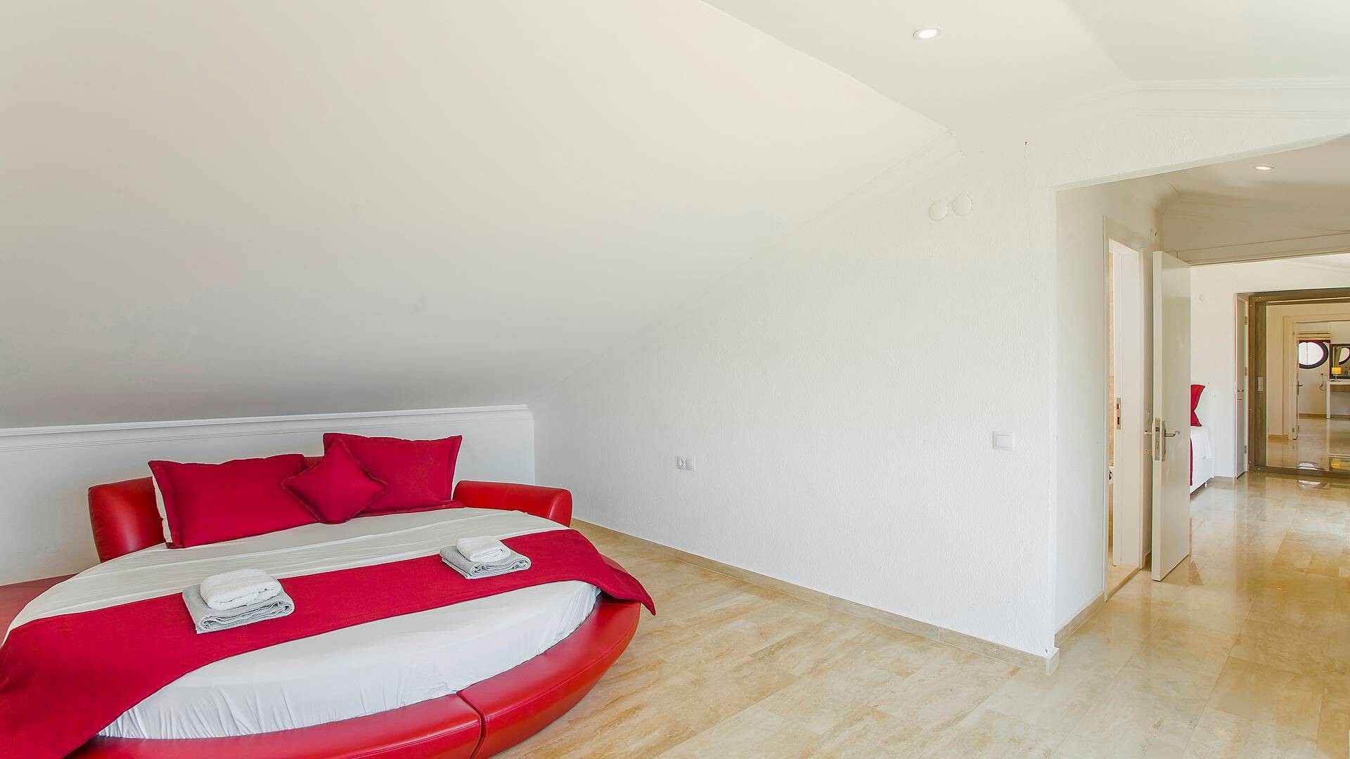 VBK98026 Villa Booking