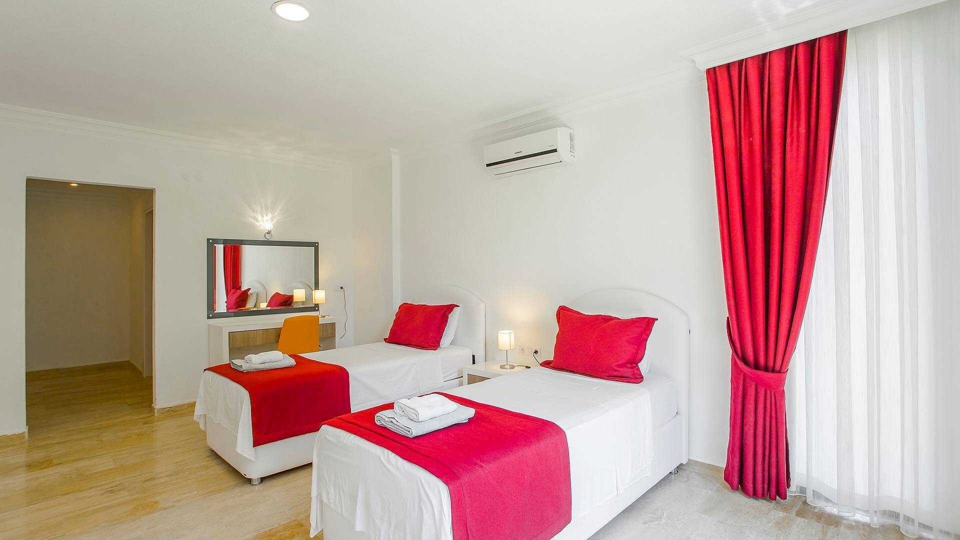 VBK98026 Villa Booking