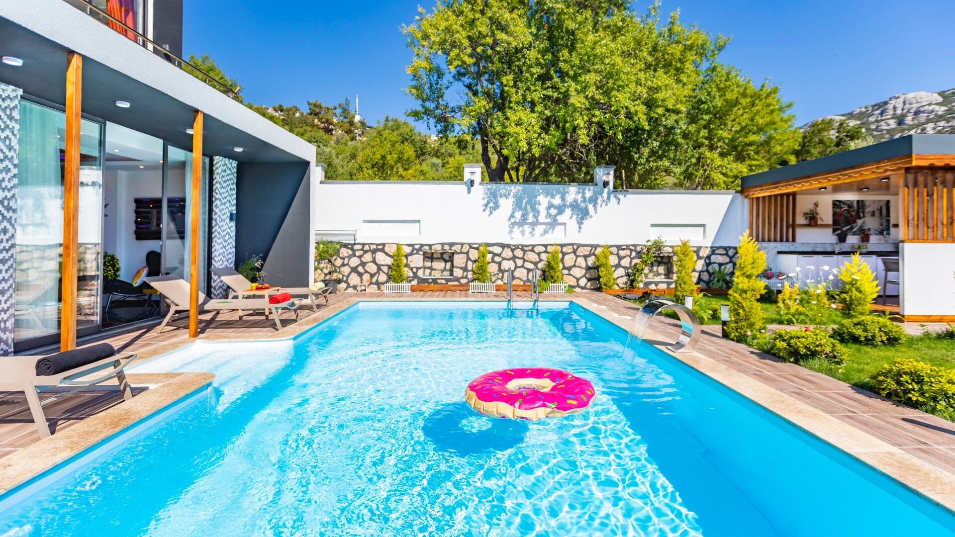 VBK31518 Villa Booking