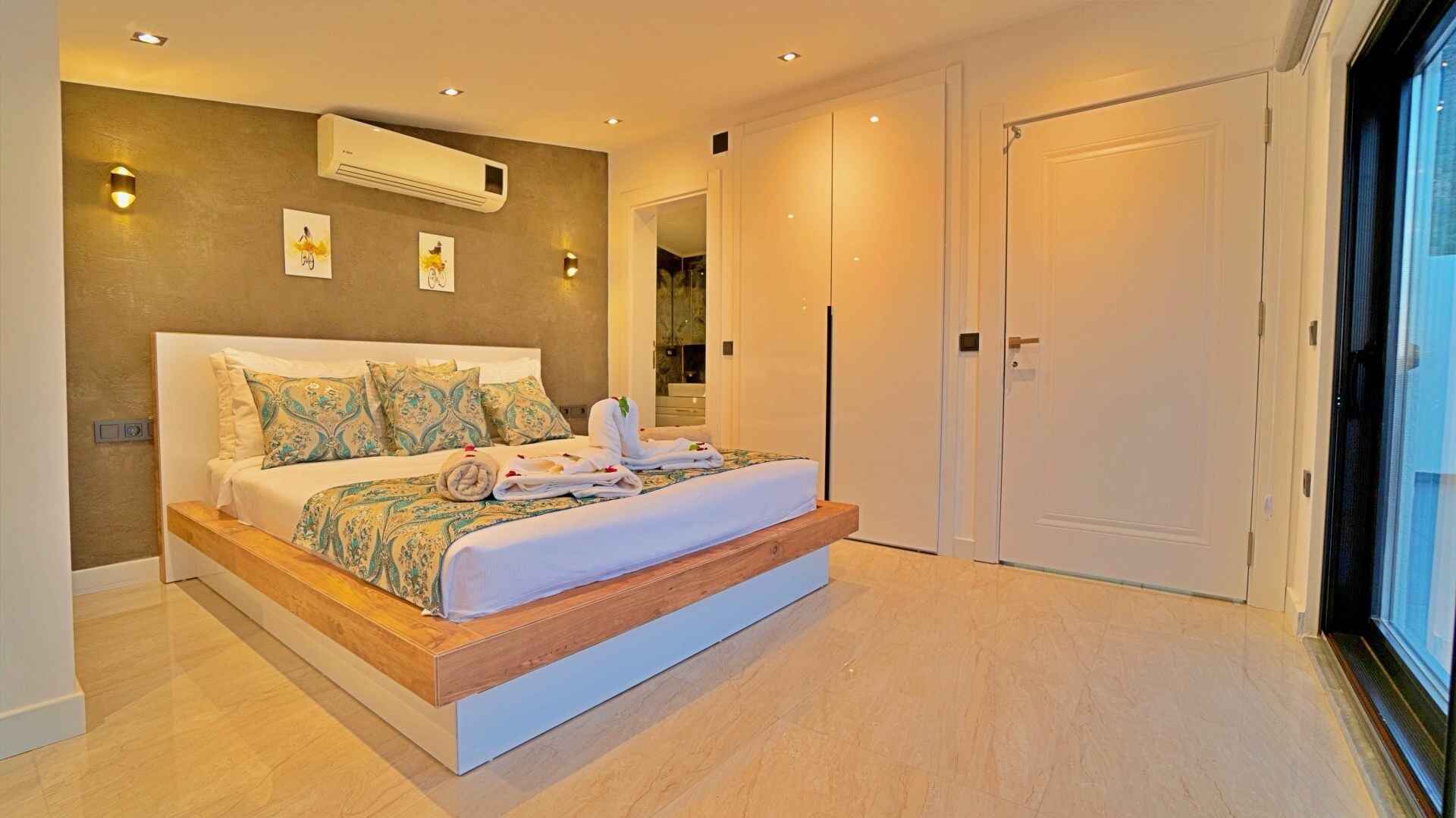 VBK68477 Villa Booking