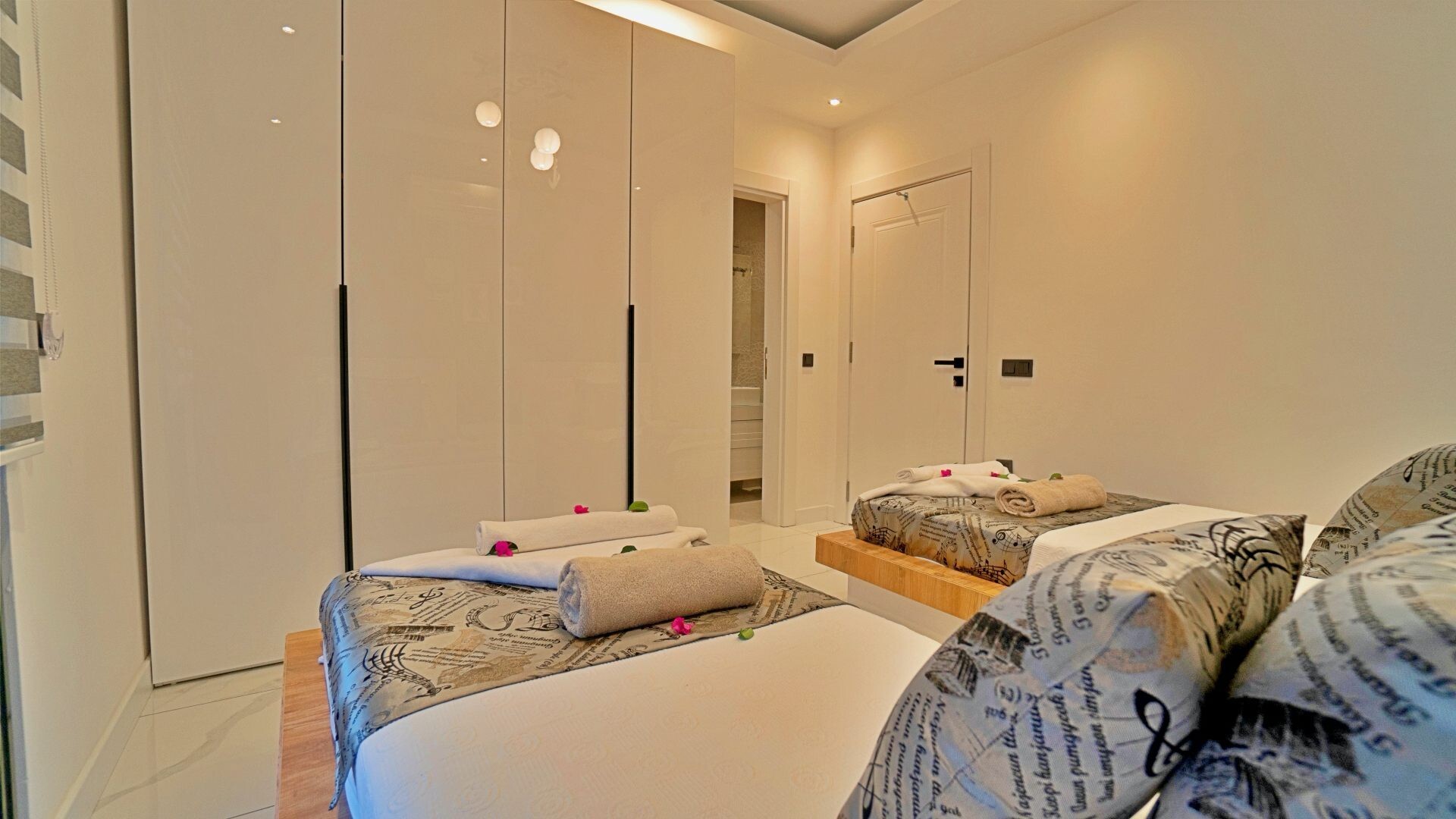 VBK68477 Villa Booking