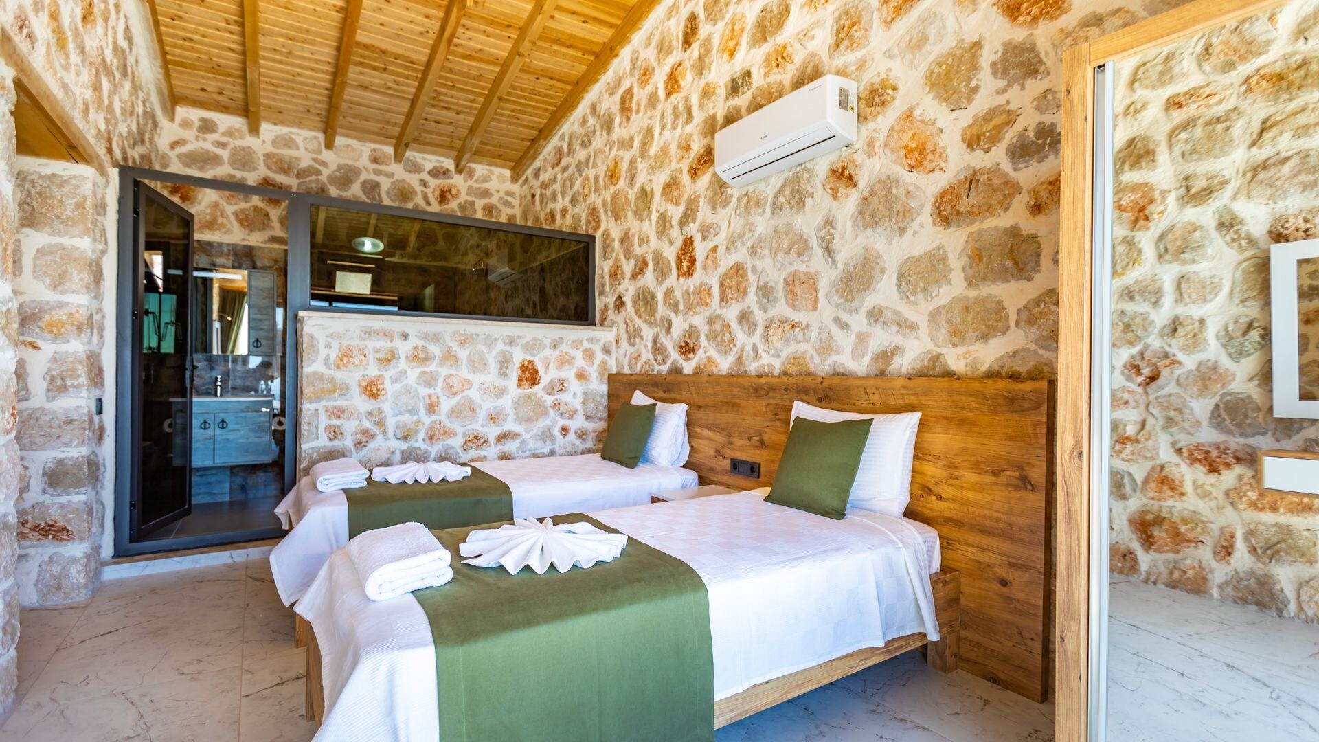 VBK75815 Villa Booking