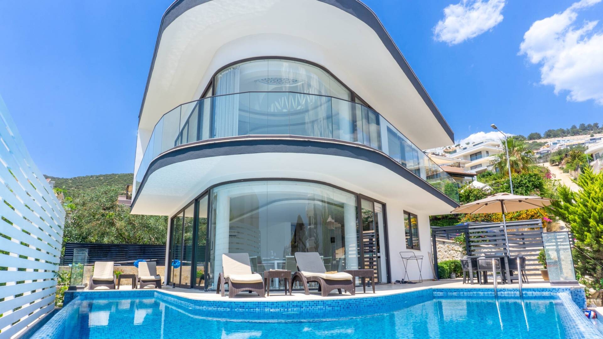 58246 Villa Booking