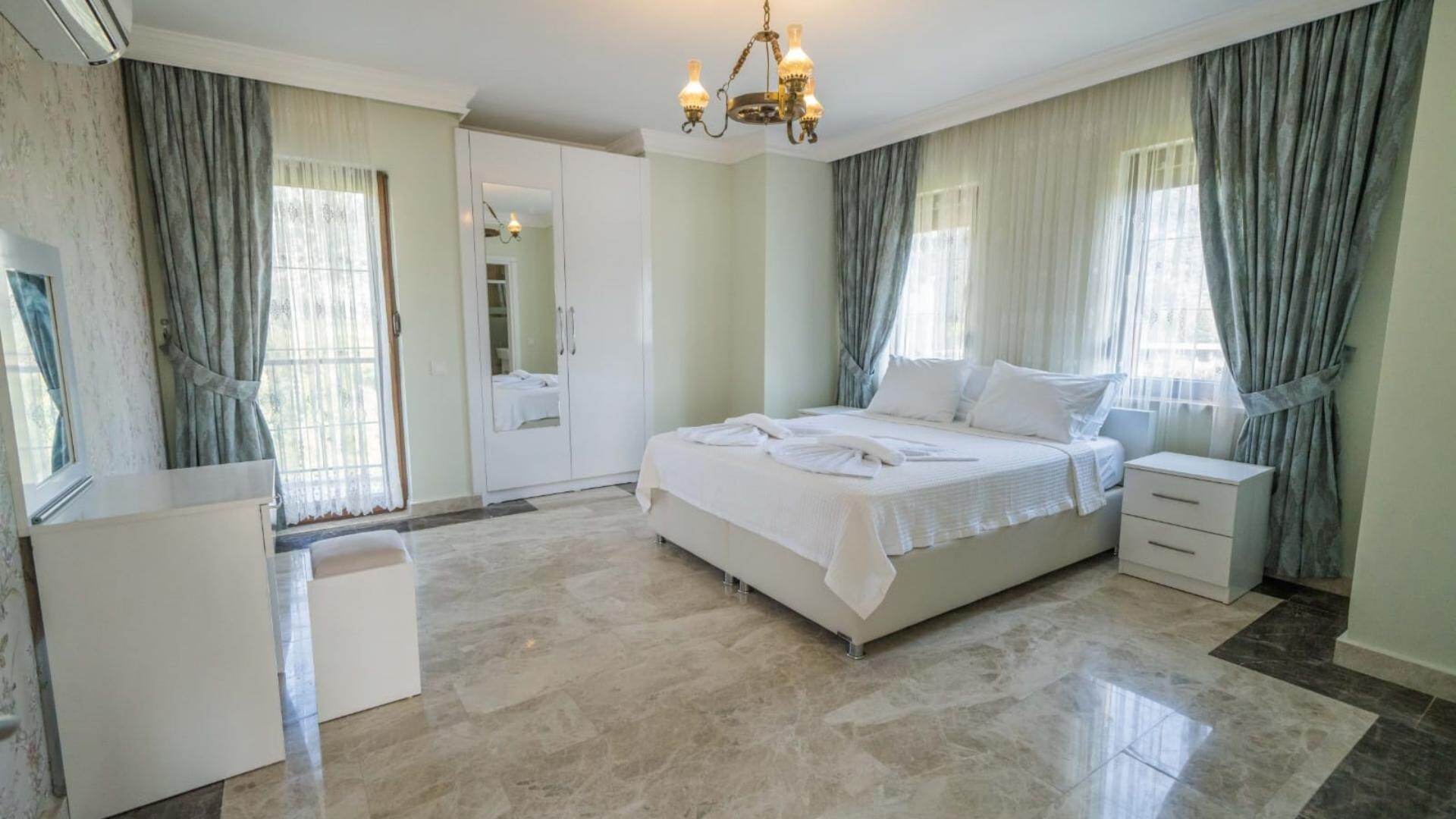 VBK57230 Villa Booking