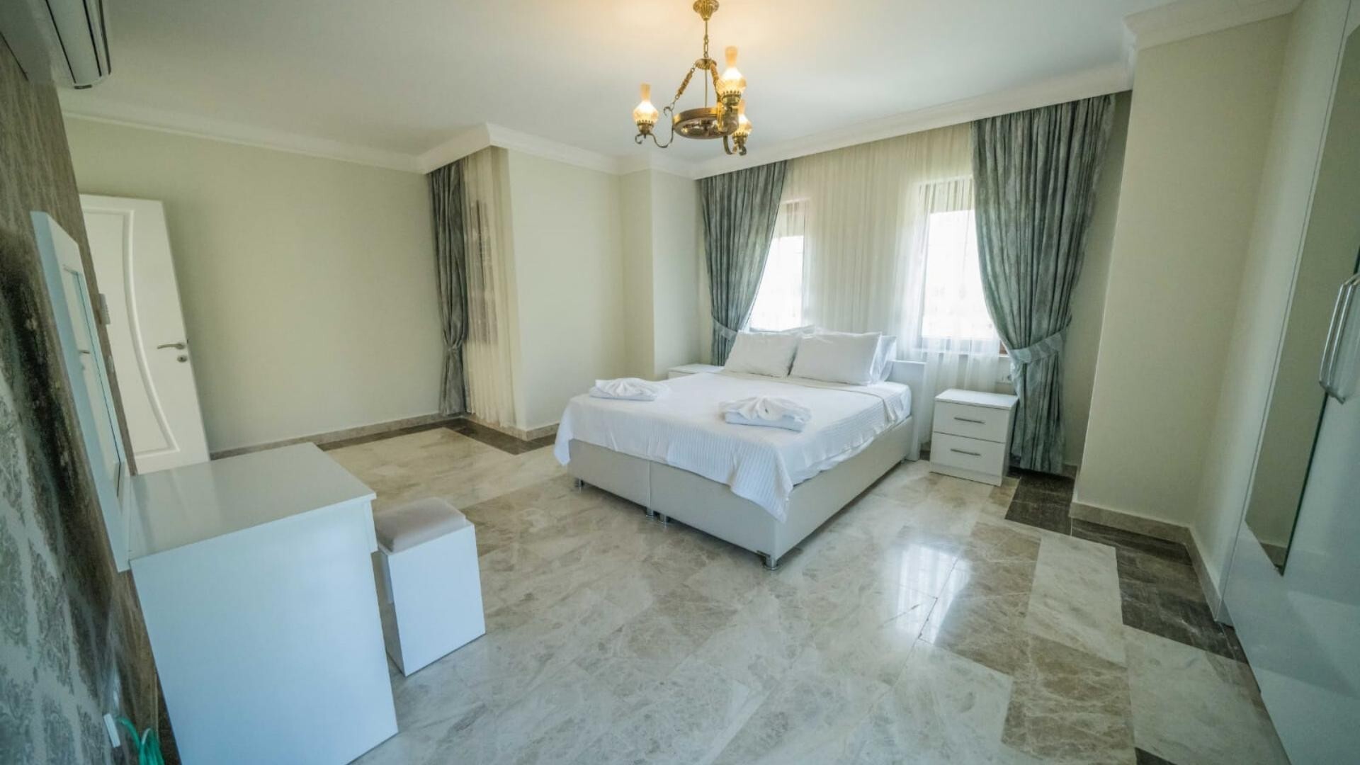 VBK57230 Villa Booking