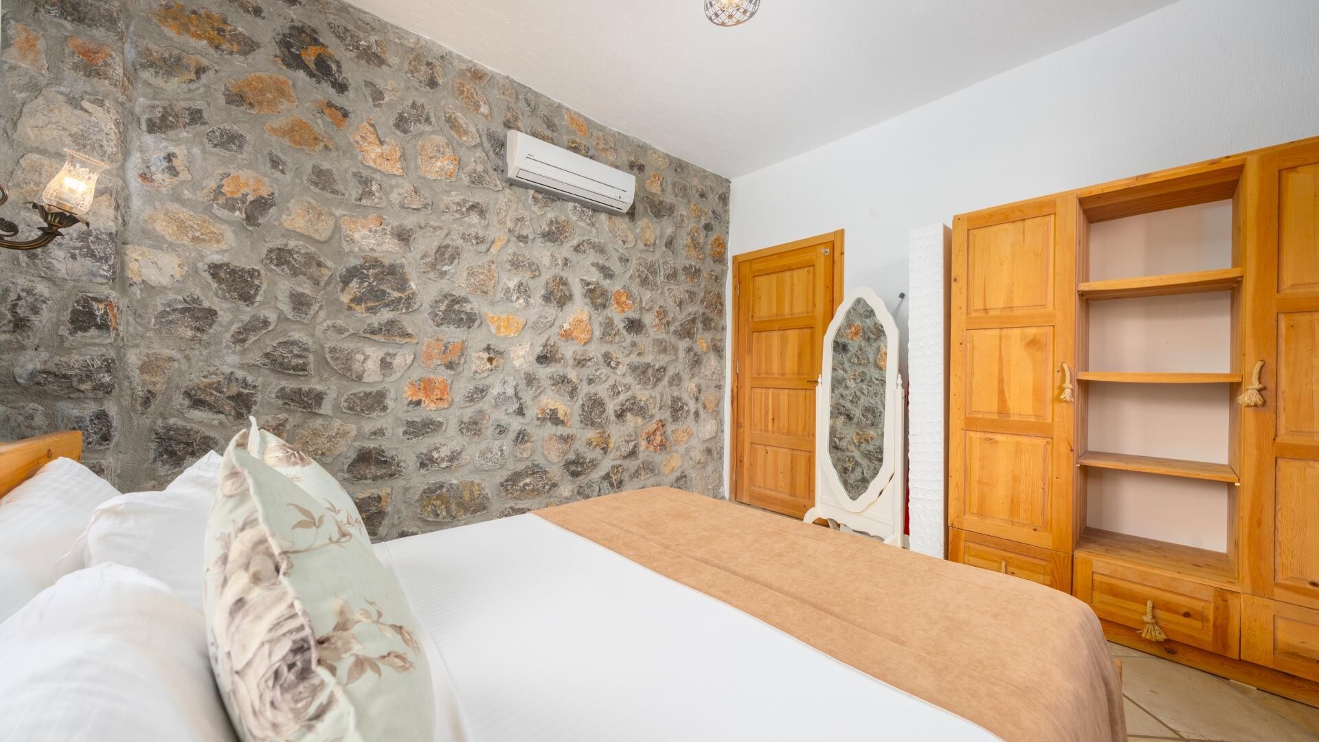 VBK70901 Villa Booking