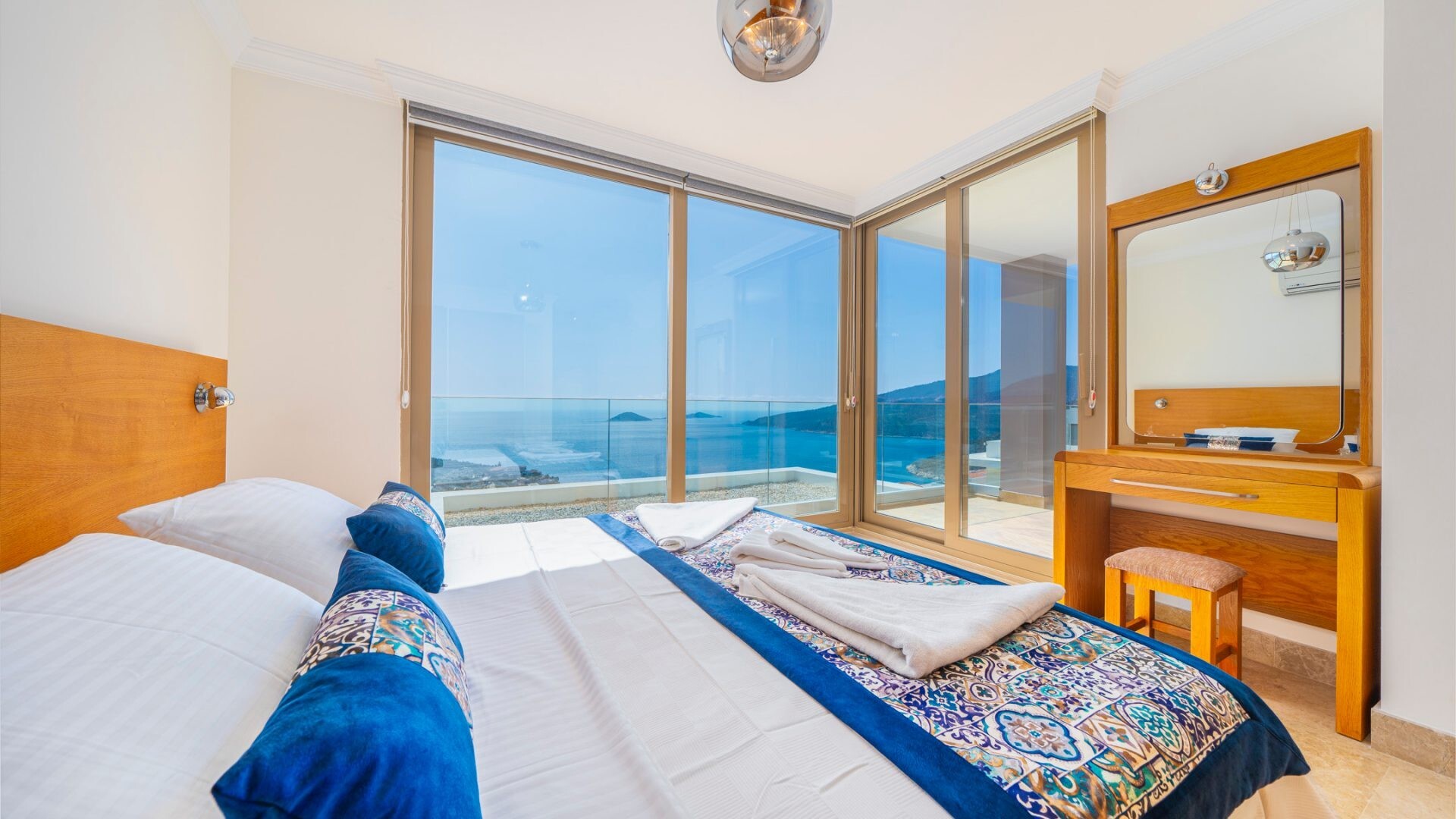 VBK70281 Villa Booking