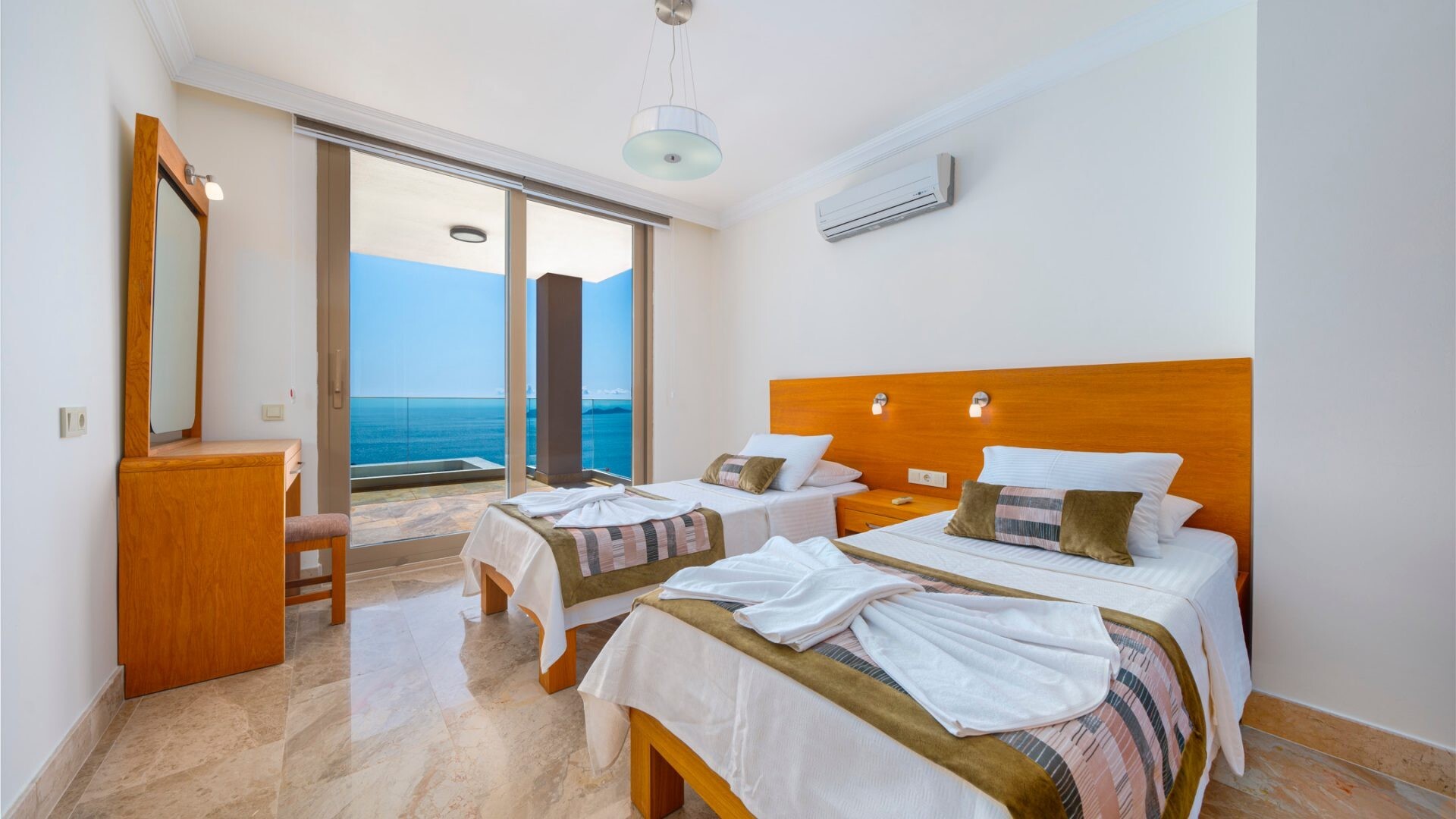 VBK70281 Villa Booking