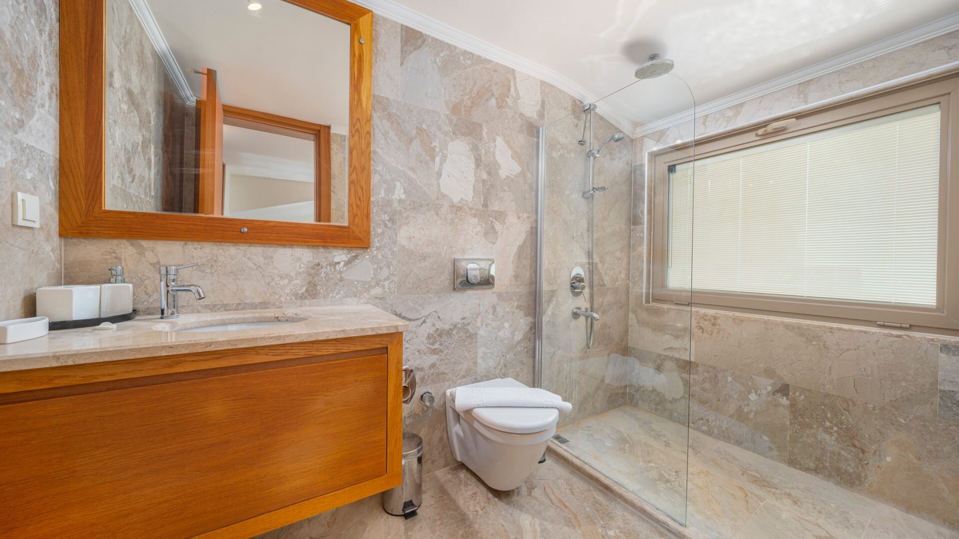 VBK70281 Villa Booking