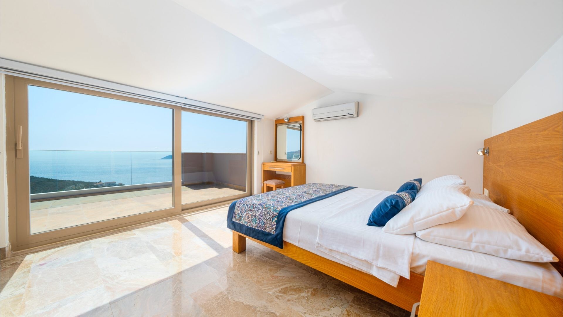 VBK70281 Villa Booking