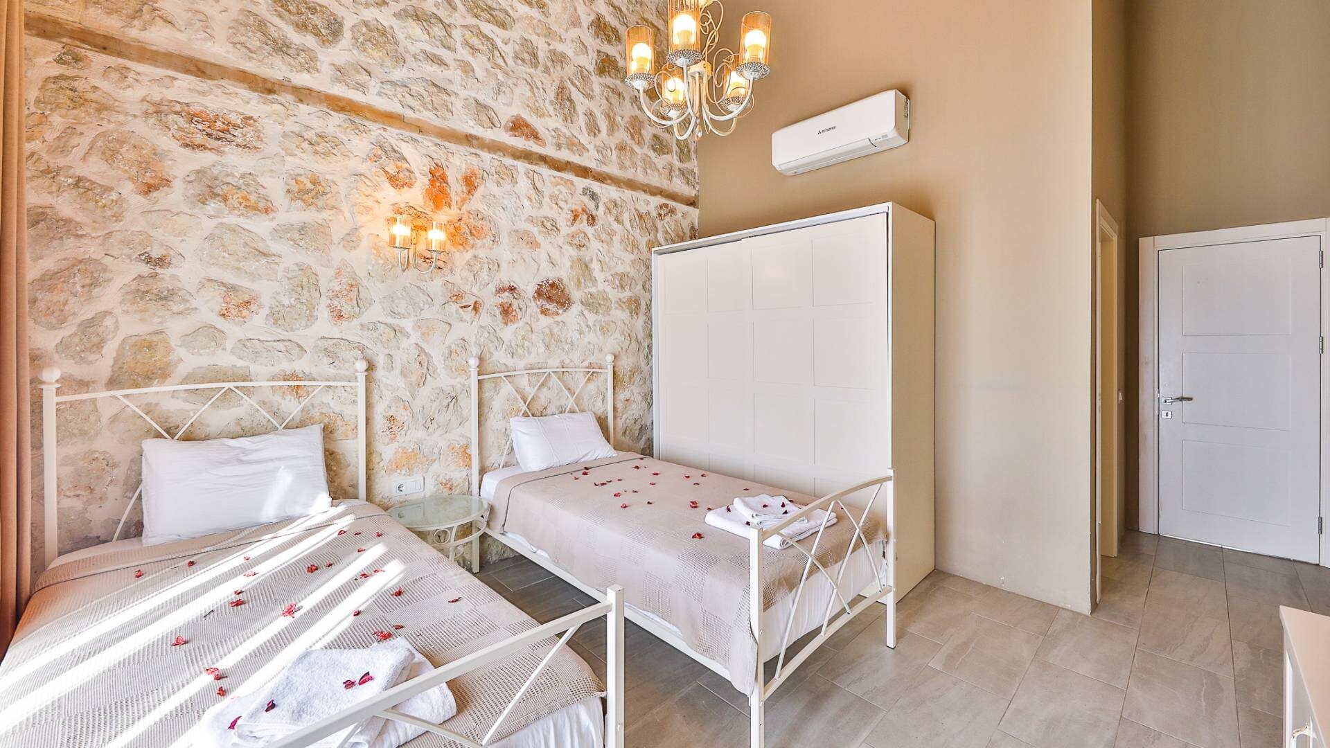 VBK13050 Villa Booking