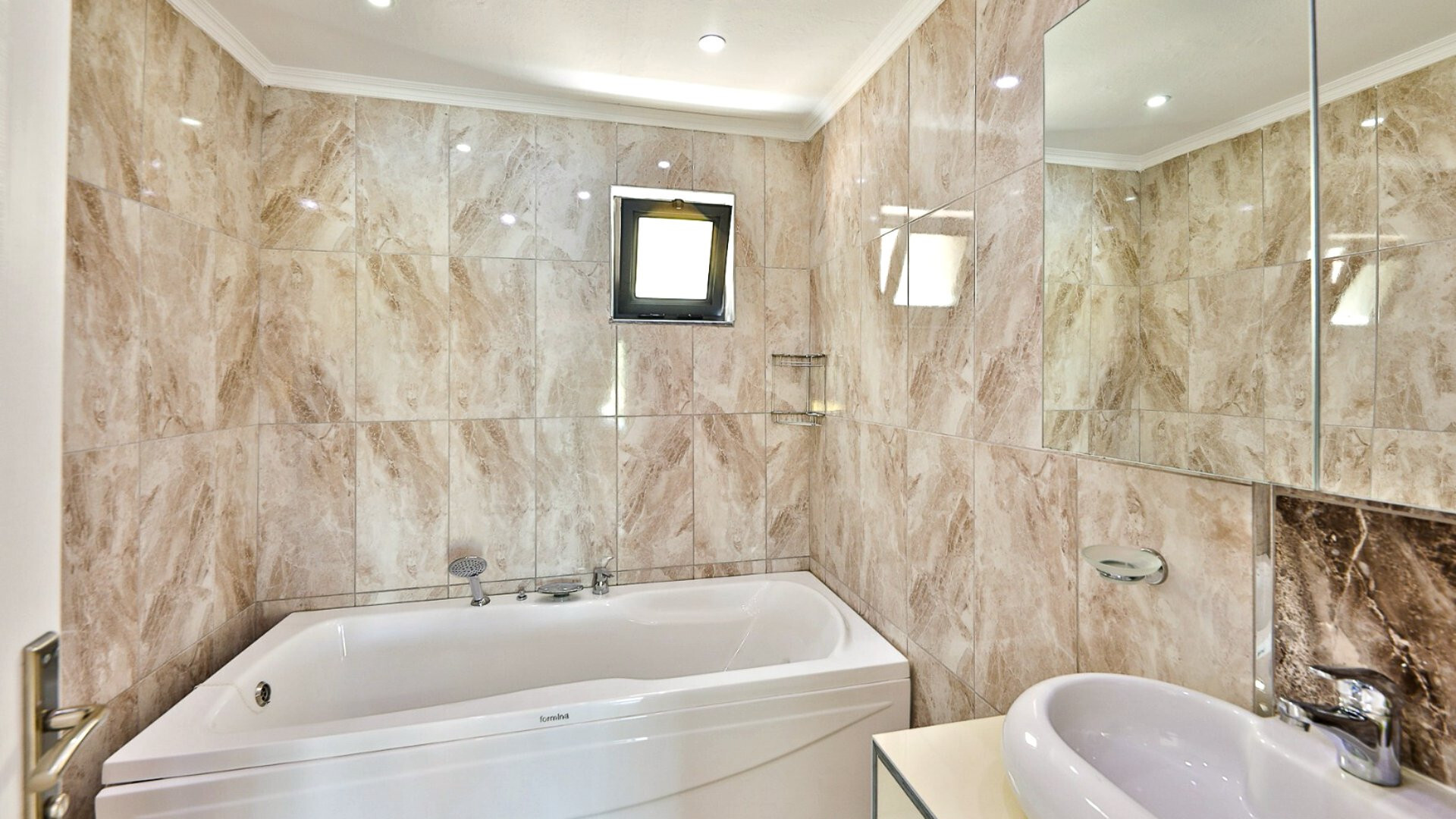 VBK17120 Villa Booking