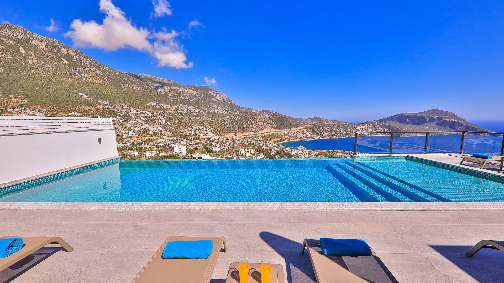 VBK26408 Villa Booking