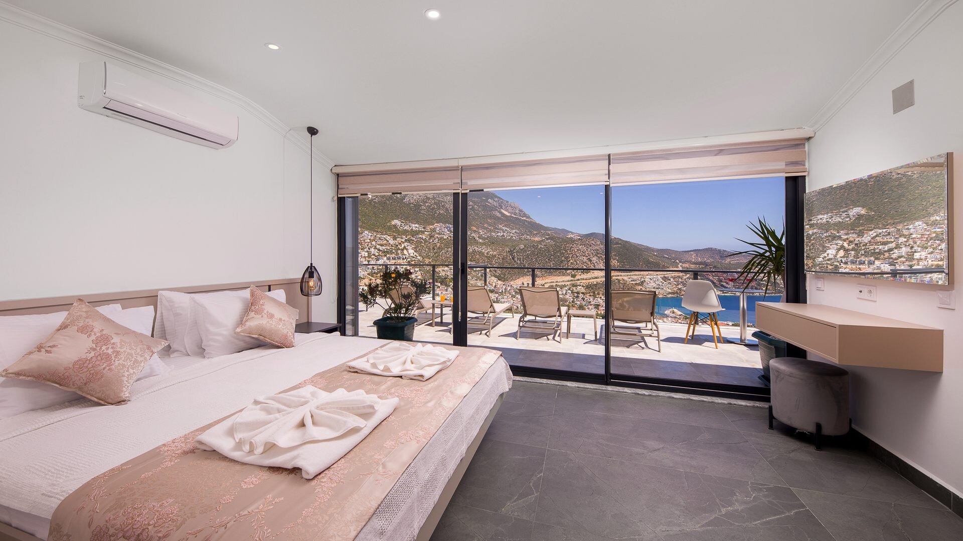 VBK26408 Villa Booking